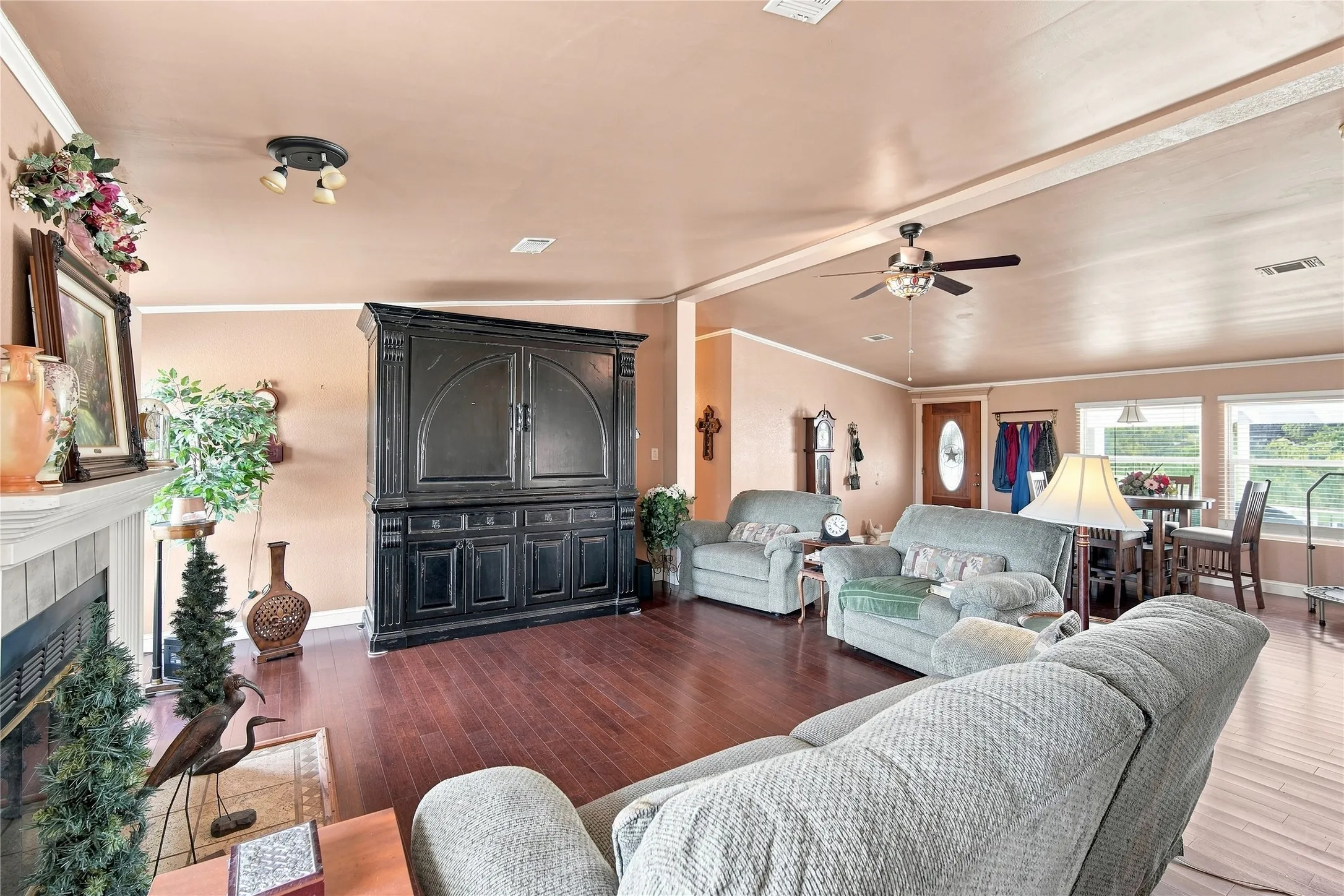 Manufactured Home For Sale in Kaufman County , 5177 Timarron Drive, Scurry, Texas 75158, 3 Bedroom, 2 Bathroom, 2 Garage spaces, 1,984 Sqft, built in 2002, mls#21348216, Real Estate Agent in Scurry, Homes For Sale in Kaufman county, Homes For Sale in Scurry, Realtor in Scurry Texas, Real Estate Brokerage Independent Realty Texas, Luminita Cordes Realtor