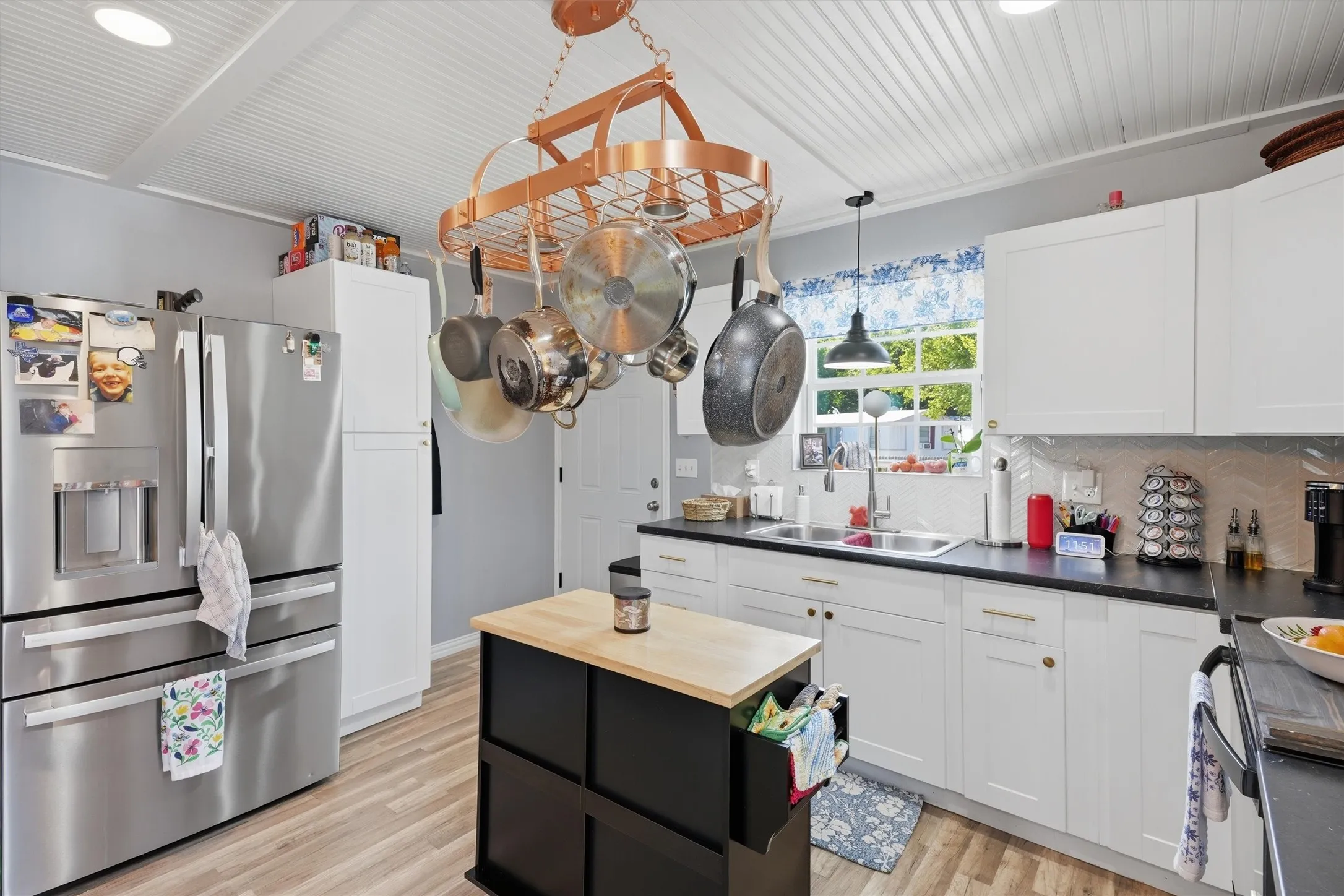 Single Family Residence For Sale in Parker County , 201 Spring Valley Circle, Azle, Texas 76020, 2 Bedroom, 2 Bathroom, 1 Garage spaces, 1,006 Sqft, built in 2021, mls#21348219, Real Estate Agent in Azle, Homes For Sale in Parker county, Homes For Sale in Azle, Realtor in Azle Texas, Real Estate Brokerage Independent Realty Texas, Luminita Cordes Realtor