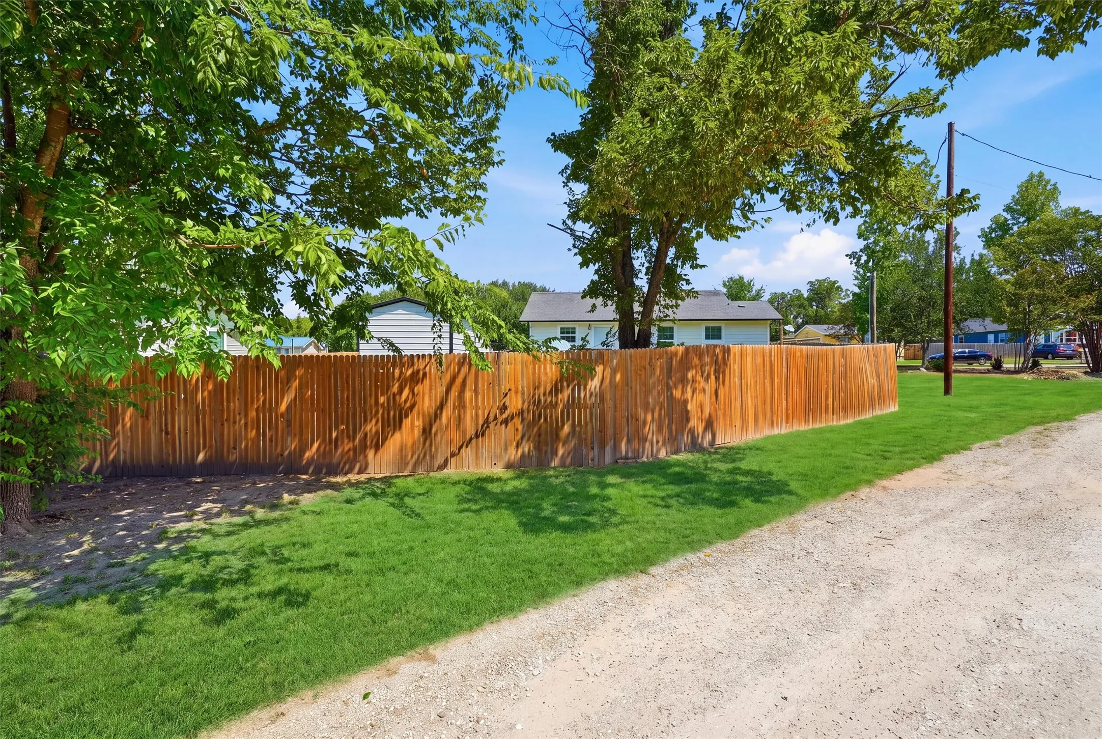 Single Family Residence For Sale in Parker County , 201 Spring Valley Circle, Azle, Texas 76020, 2 Bedroom, 2 Bathroom, 1 Garage spaces, 1,006 Sqft, built in 2021, mls#21348219, Real Estate Agent in Azle, Homes For Sale in Parker county, Homes For Sale in Azle, Realtor in Azle Texas, Real Estate Brokerage Independent Realty Texas, Luminita Cordes Realtor