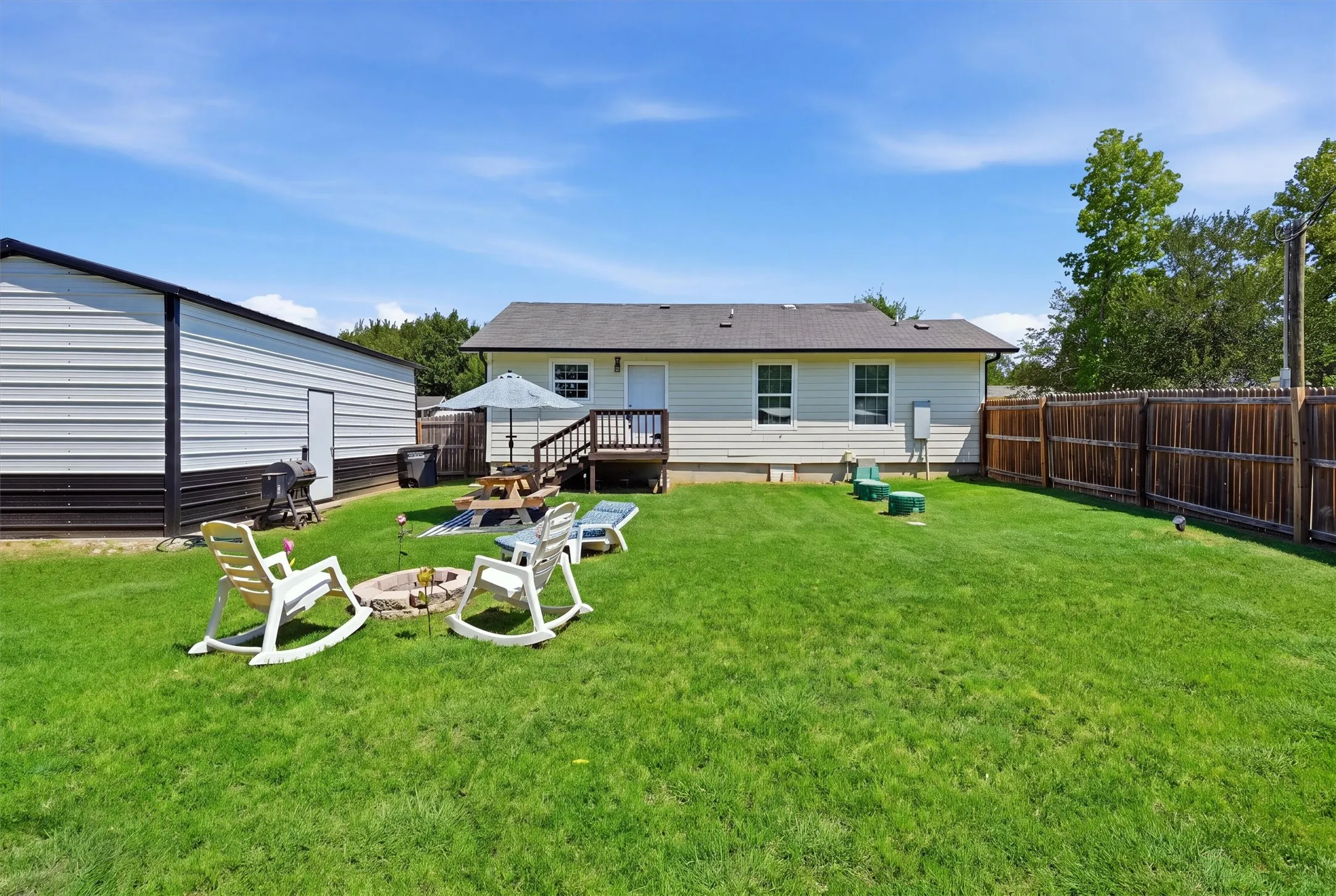 Single Family Residence For Sale in Parker County , 201 Spring Valley Circle, Azle, Texas 76020, 2 Bedroom, 2 Bathroom, 1 Garage spaces, 1,006 Sqft, built in 2021, mls#21348219, Real Estate Agent in Azle, Homes For Sale in Parker county, Homes For Sale in Azle, Realtor in Azle Texas, Real Estate Brokerage Independent Realty Texas, Luminita Cordes Realtor