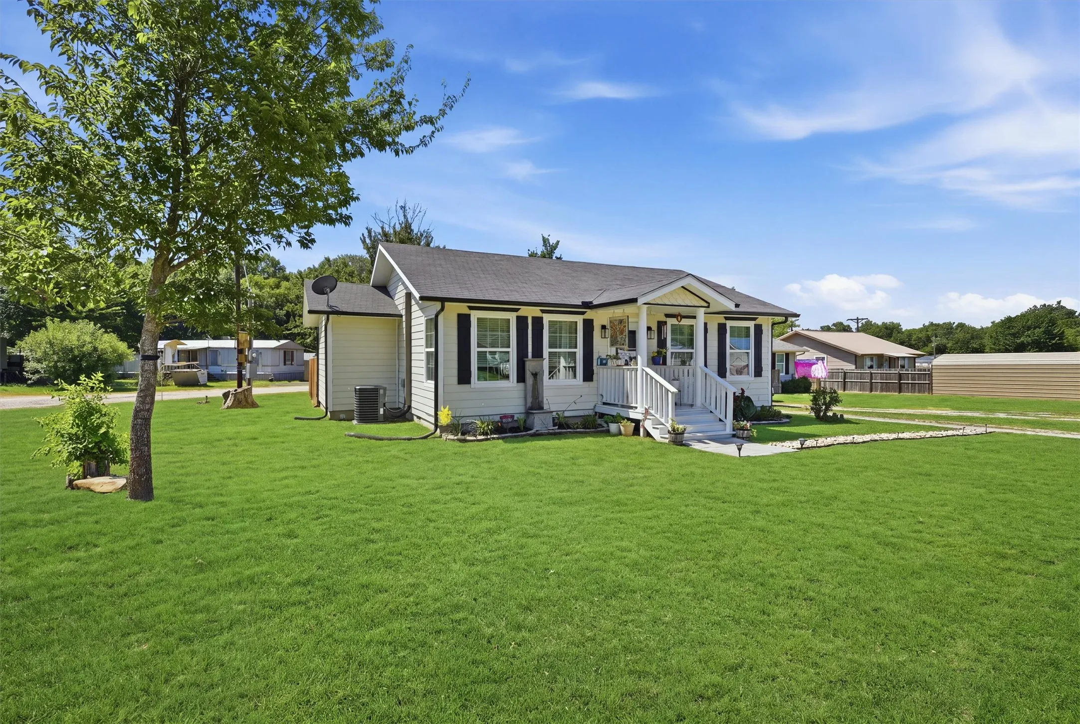 Single Family Residence For Sale in Parker County , 201 Spring Valley Circle, Azle, Texas 76020, 2 Bedroom, 2 Bathroom, 1 Garage spaces, 1,006 Sqft, built in 2021, mls#21348219, Real Estate Agent in Azle, Homes For Sale in Parker county, Homes For Sale in Azle, Realtor in Azle Texas, Real Estate Brokerage Independent Realty Texas, Luminita Cordes Realtor