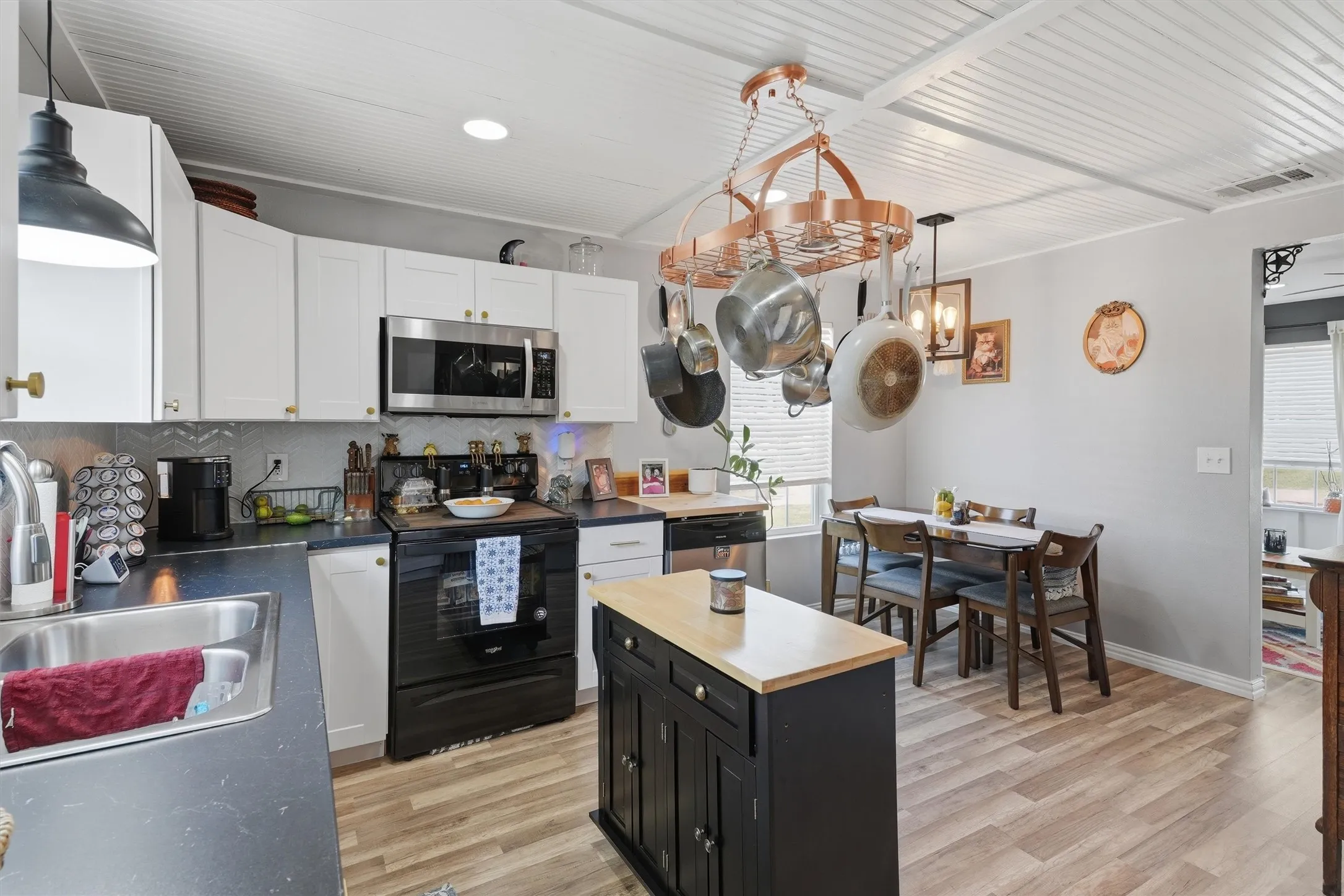 Single Family Residence For Sale in Parker County , 201 Spring Valley Circle, Azle, Texas 76020, 2 Bedroom, 2 Bathroom, 1 Garage spaces, 1,006 Sqft, built in 2021, mls#21348219, Real Estate Agent in Azle, Homes For Sale in Parker county, Homes For Sale in Azle, Realtor in Azle Texas, Real Estate Brokerage Independent Realty Texas, Luminita Cordes Realtor