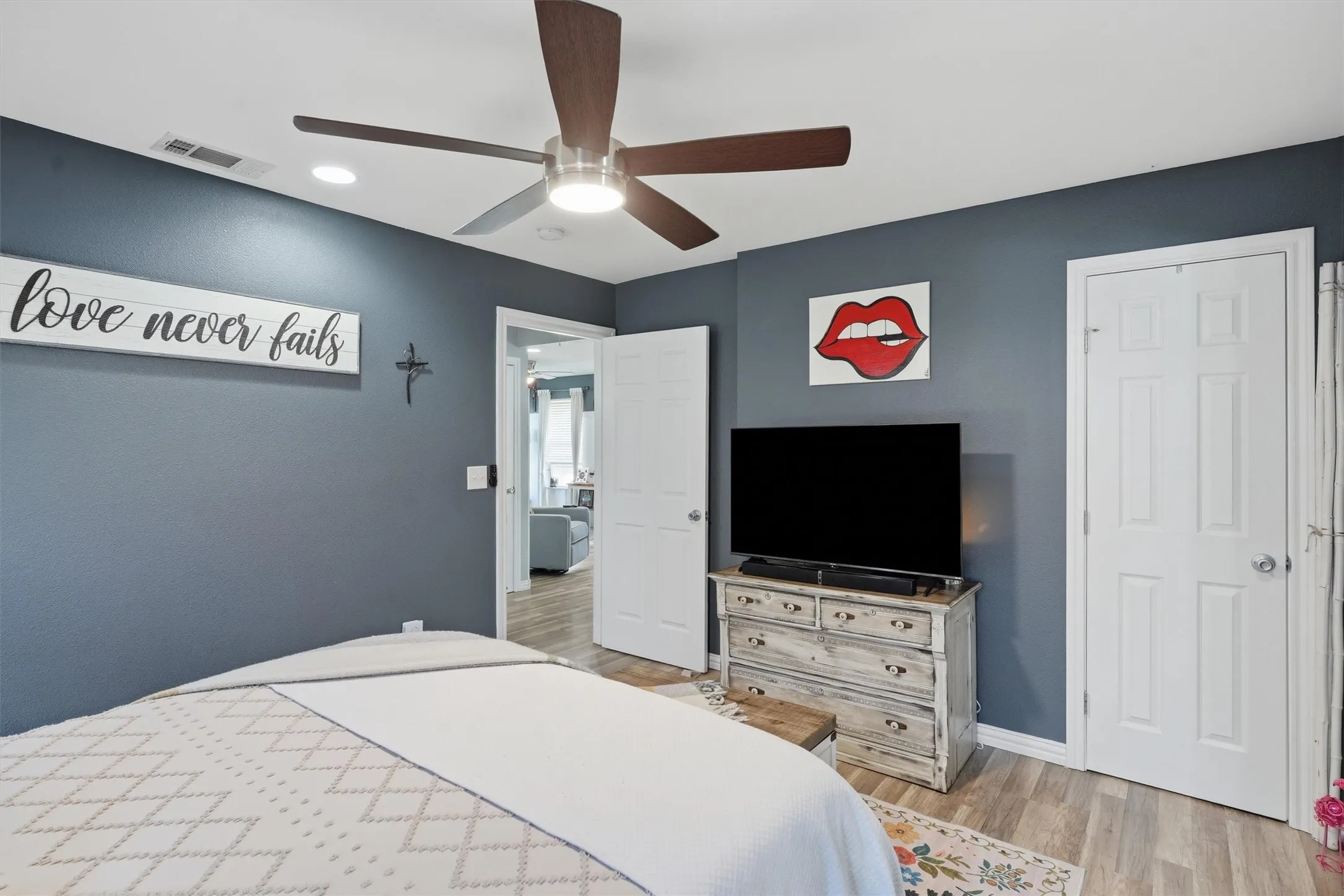 Single Family Residence For Sale in Parker County , 201 Spring Valley Circle, Azle, Texas 76020, 2 Bedroom, 2 Bathroom, 1 Garage spaces, 1,006 Sqft, built in 2021, mls#21348219, Real Estate Agent in Azle, Homes For Sale in Parker county, Homes For Sale in Azle, Realtor in Azle Texas, Real Estate Brokerage Independent Realty Texas, Luminita Cordes Realtor