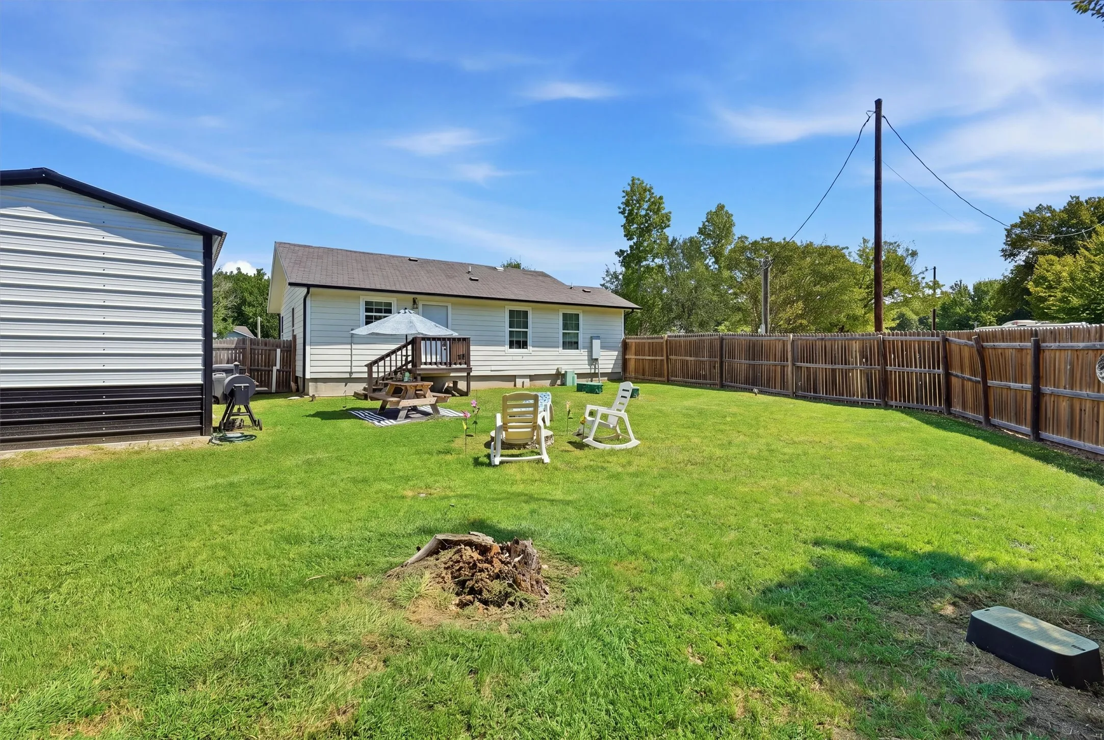 Single Family Residence For Sale in Parker County , 201 Spring Valley Circle, Azle, Texas 76020, 2 Bedroom, 2 Bathroom, 1 Garage spaces, 1,006 Sqft, built in 2021, mls#21348219, Real Estate Agent in Azle, Homes For Sale in Parker county, Homes For Sale in Azle, Realtor in Azle Texas, Real Estate Brokerage Independent Realty Texas, Luminita Cordes Realtor