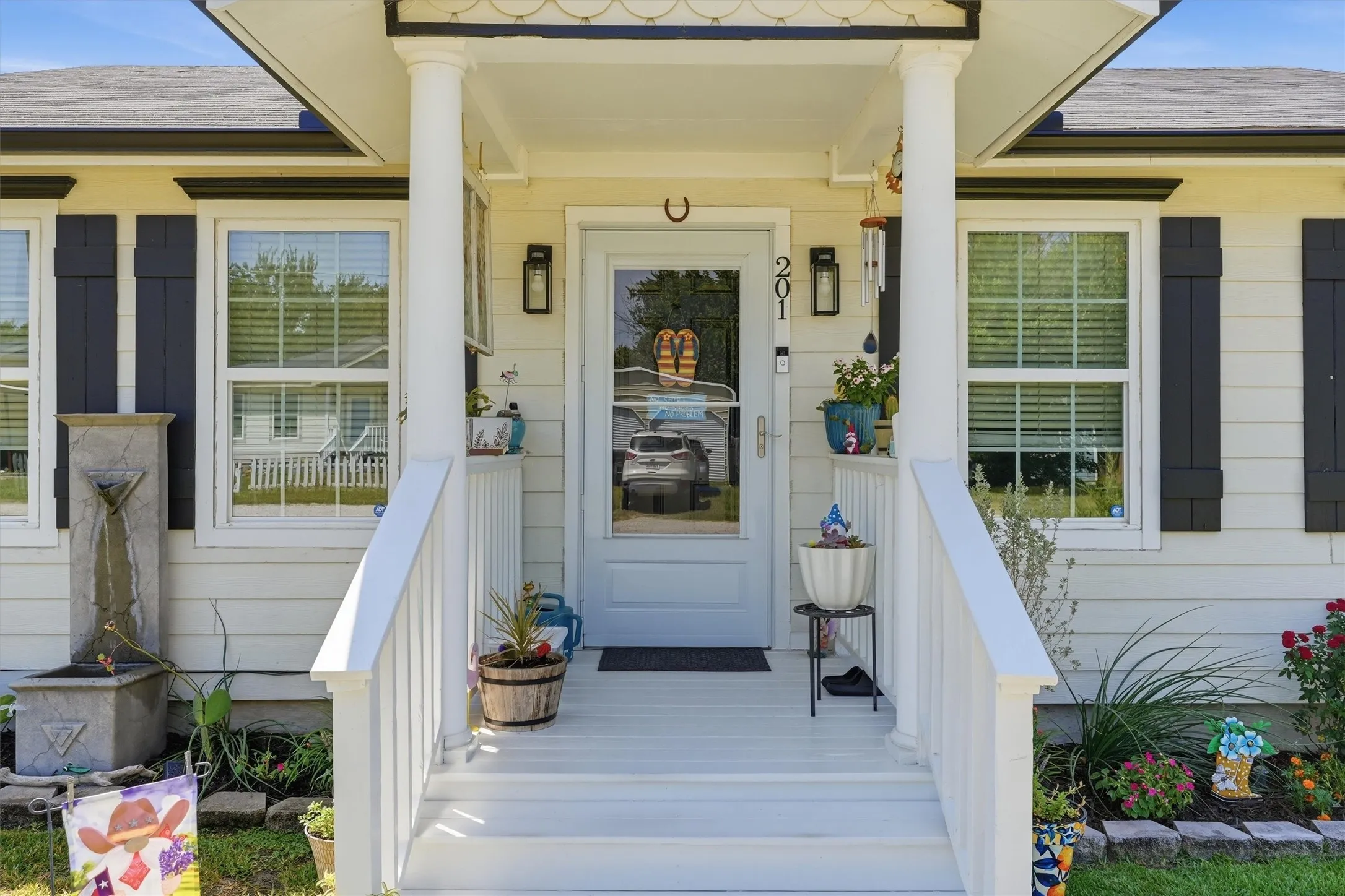 Single Family Residence For Sale in Parker County , 201 Spring Valley Circle, Azle, Texas 76020, 2 Bedroom, 2 Bathroom, 1 Garage spaces, 1,006 Sqft, built in 2021, mls#21348219, Real Estate Agent in Azle, Homes For Sale in Parker county, Homes For Sale in Azle, Realtor in Azle Texas, Real Estate Brokerage Independent Realty Texas, Luminita Cordes Realtor