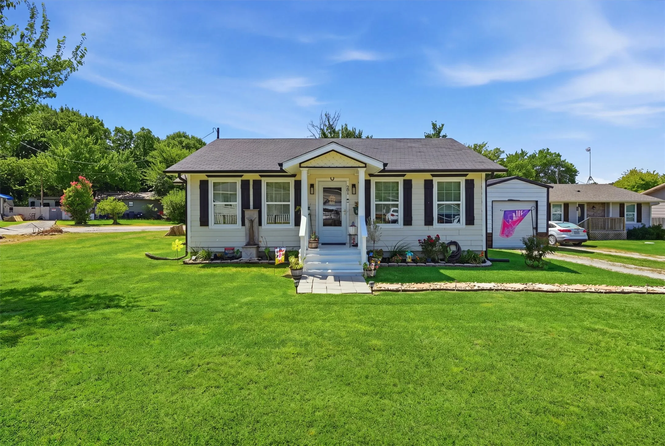 Single Family Residence For Sale in Parker County , 201 Spring Valley Circle, Azle, Texas 76020, 2 Bedroom, 2 Bathroom, 1 Garage spaces, 1,006 Sqft, built in 2021, mls#21348219, Real Estate Agent in Azle, Homes For Sale in Parker county, Homes For Sale in Azle, Realtor in Azle Texas, Real Estate Brokerage Independent Realty Texas, Luminita Cordes Realtor