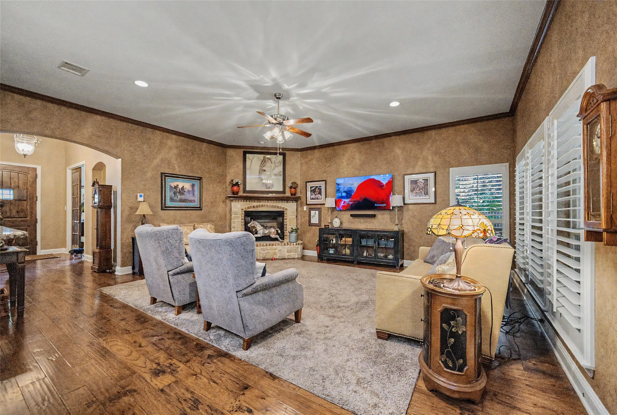 Single Family Residence For Sale in Parker County , 127 Cedar Bluff Court, Aledo, Texas 76008, 3 Bedrooms, 4 Bathrooms, 5 Garage spaces, 3,420 Sqft, built in 2011, Price $945,000, mls#21348151, Real Estate Agent in Aledo, Homes For Sale in Parker county, Homes For Sale in Aledo, Realtor in Aledo Texas, Real Estate Brokerage Independent Realty Texas, Luminita Cordes Realtor