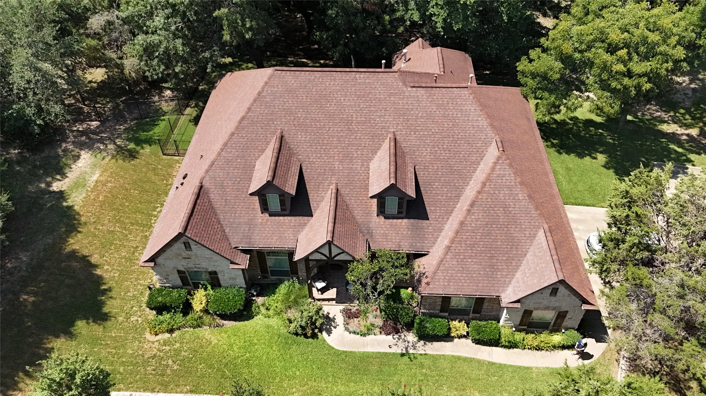 Single Family Residence For Sale in Parker County , 127 Cedar Bluff Court, Aledo, Texas 76008, 3 Bedrooms, 4 Bathrooms, 5 Garage spaces, 3,420 Sqft, built in 2011, Price $945,000, mls#21348151, Real Estate Agent in Aledo, Homes For Sale in Parker county, Homes For Sale in Aledo, Realtor in Aledo Texas, Real Estate Brokerage Independent Realty Texas, Luminita Cordes Realtor