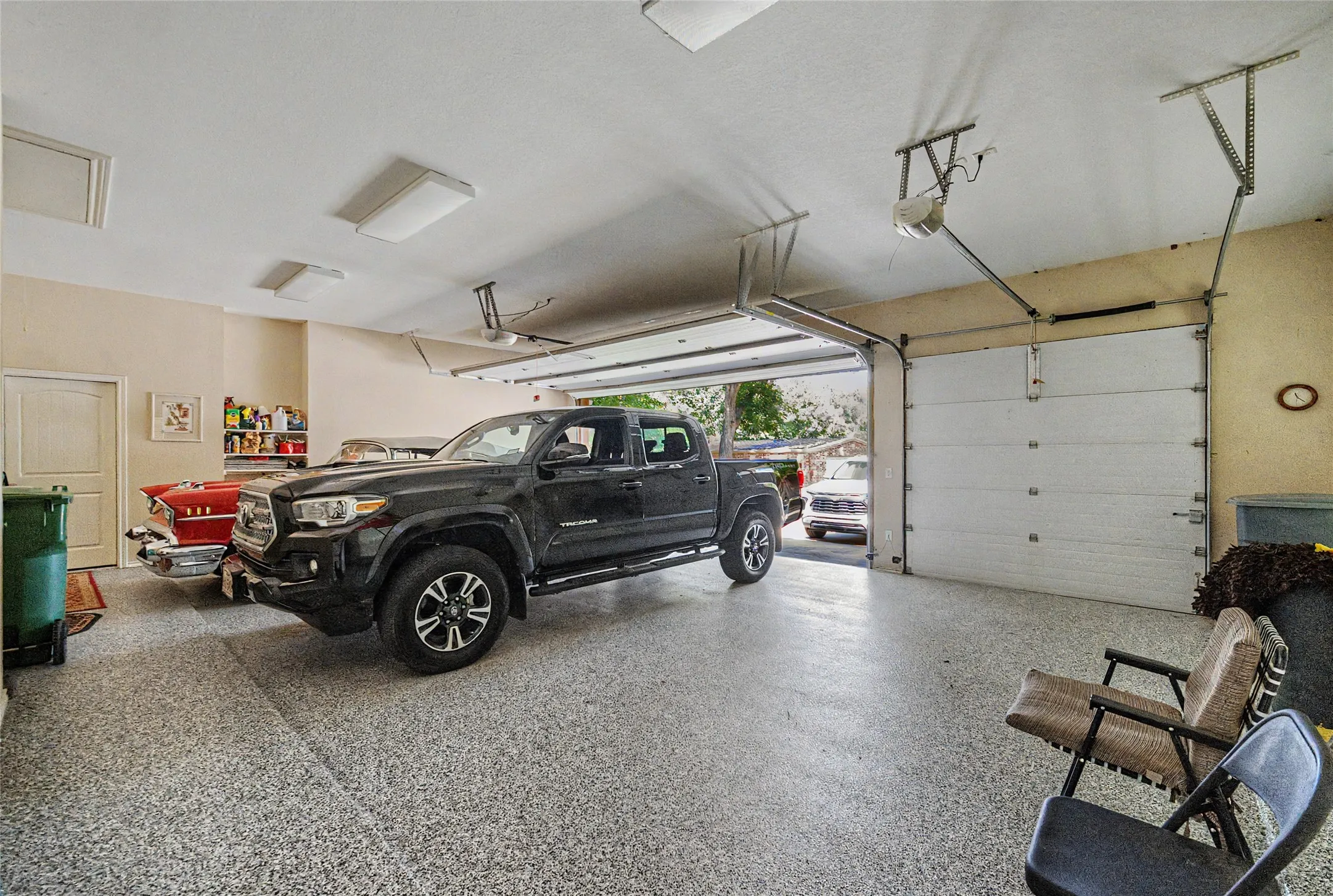 Single Family Residence For Sale in Parker County , 127 Cedar Bluff Court, Aledo, Texas 76008, 3 Bedrooms, 4 Bathrooms, 5 Garage spaces, 3,420 Sqft, built in 2011, Price $945,000, mls#21348151, Real Estate Agent in Aledo, Homes For Sale in Parker county, Homes For Sale in Aledo, Realtor in Aledo Texas, Real Estate Brokerage Independent Realty Texas, Luminita Cordes Realtor