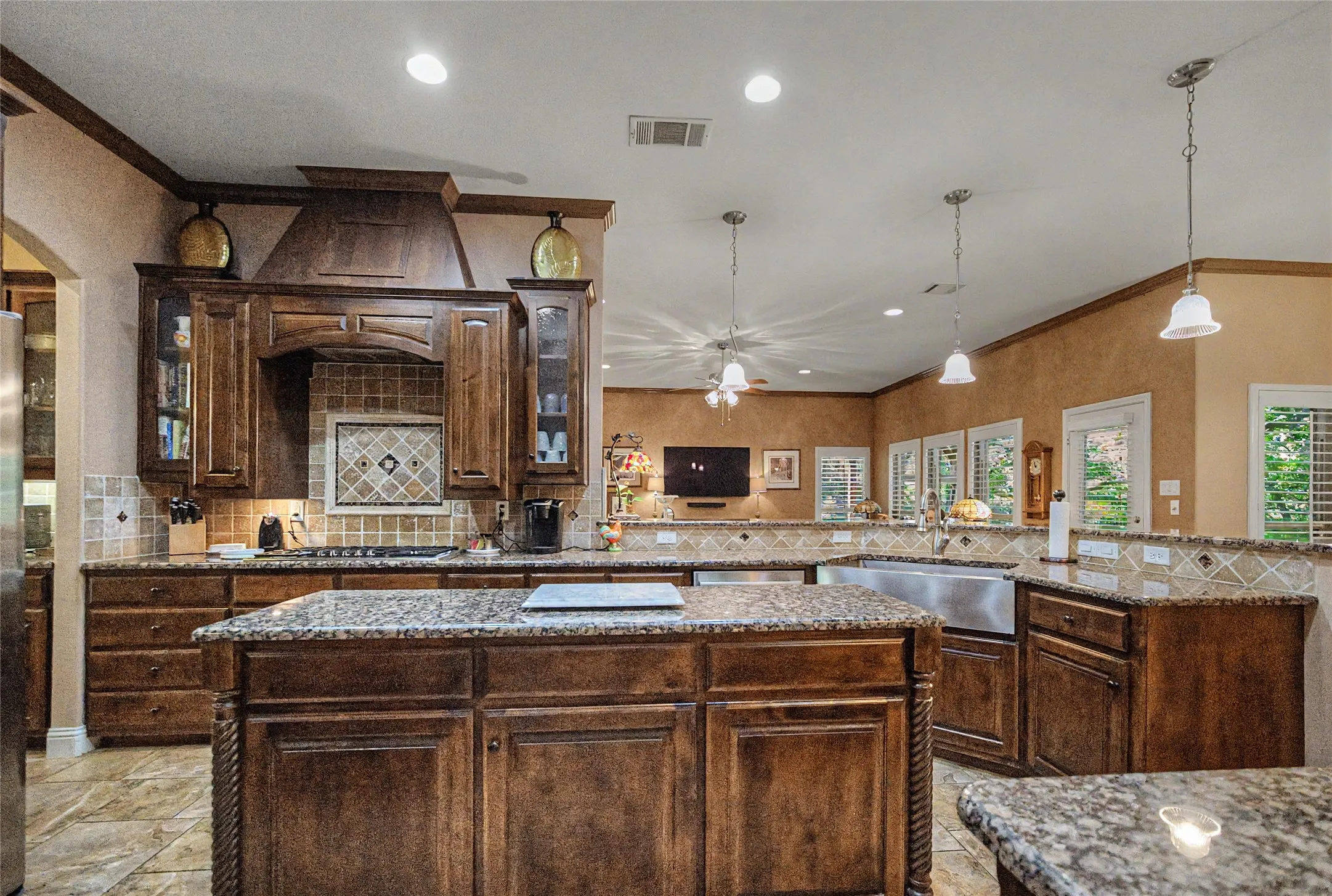 Single Family Residence For Sale in Parker County , 127 Cedar Bluff Court, Aledo, Texas 76008, 3 Bedrooms, 4 Bathrooms, 5 Garage spaces, 3,420 Sqft, built in 2011, Price $945,000, mls#21348151, Real Estate Agent in Aledo, Homes For Sale in Parker county, Homes For Sale in Aledo, Realtor in Aledo Texas, Real Estate Brokerage Independent Realty Texas, Luminita Cordes Realtor