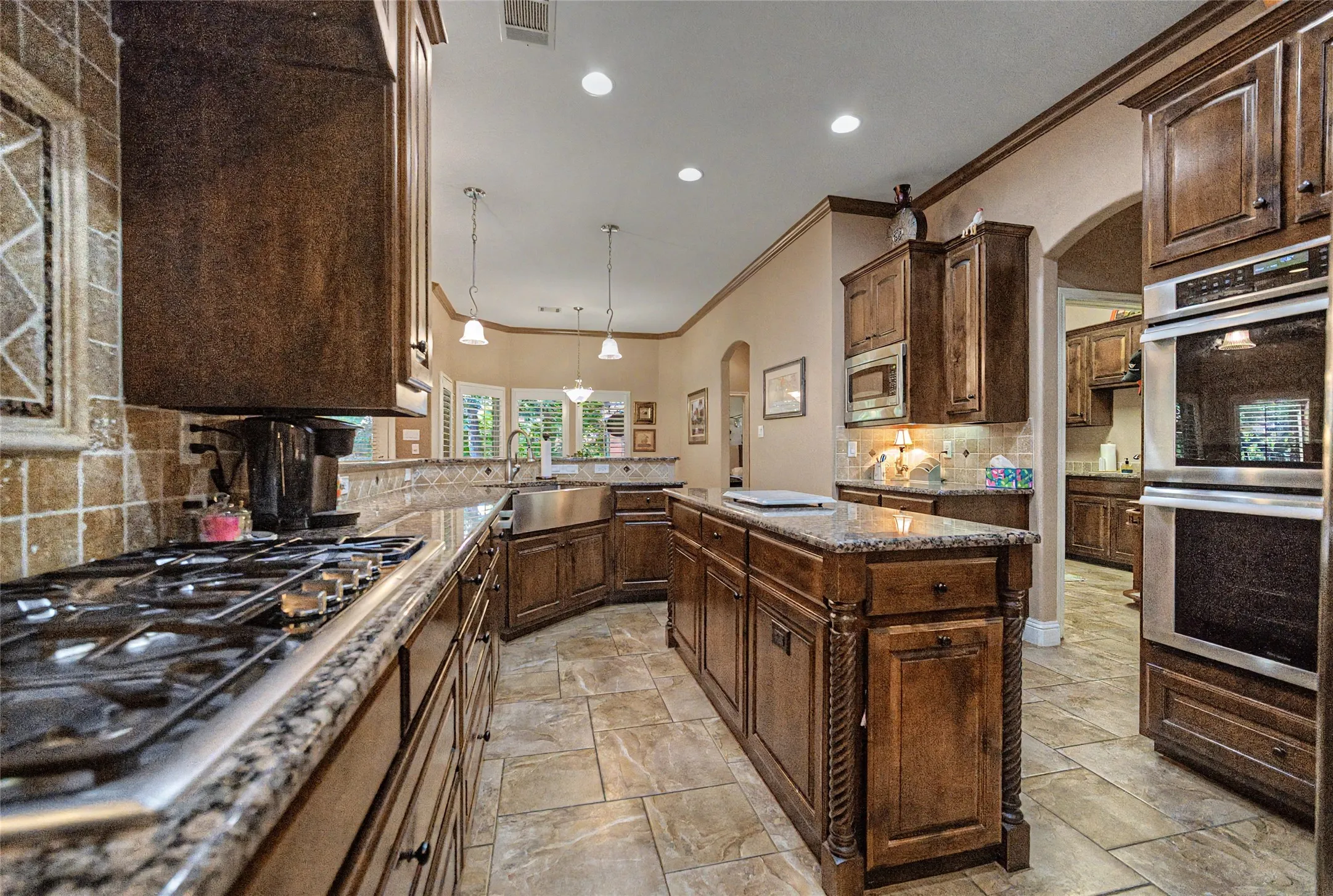 Single Family Residence For Sale in Parker County , 127 Cedar Bluff Court, Aledo, Texas 76008, 3 Bedrooms, 4 Bathrooms, 5 Garage spaces, 3,420 Sqft, built in 2011, Price $945,000, mls#21348151, Real Estate Agent in Aledo, Homes For Sale in Parker county, Homes For Sale in Aledo, Realtor in Aledo Texas, Real Estate Brokerage Independent Realty Texas, Luminita Cordes Realtor