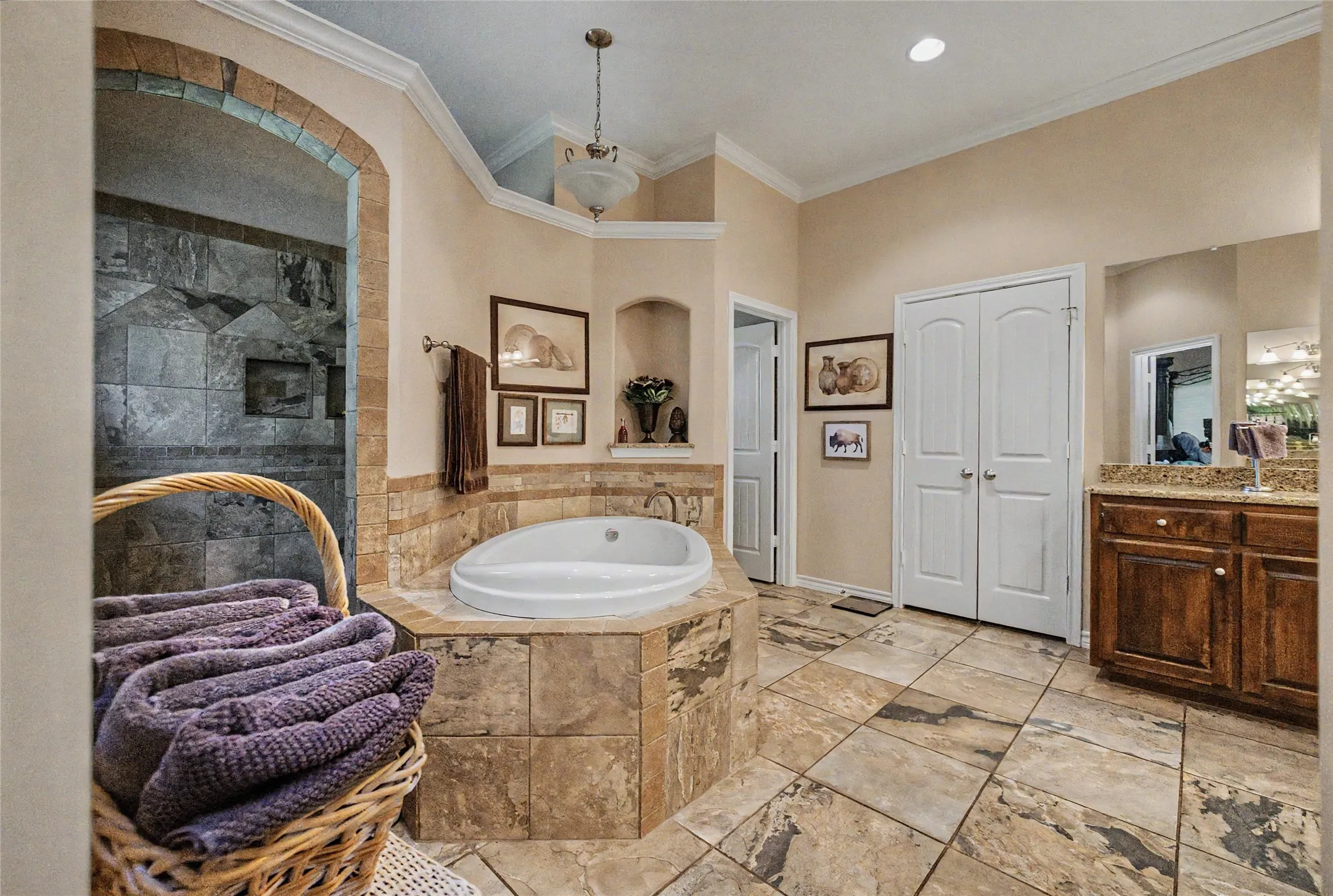Single Family Residence For Sale in Parker County , 127 Cedar Bluff Court, Aledo, Texas 76008, 3 Bedrooms, 4 Bathrooms, 5 Garage spaces, 3,420 Sqft, built in 2011, Price $945,000, mls#21348151, Real Estate Agent in Aledo, Homes For Sale in Parker county, Homes For Sale in Aledo, Realtor in Aledo Texas, Real Estate Brokerage Independent Realty Texas, Luminita Cordes Realtor