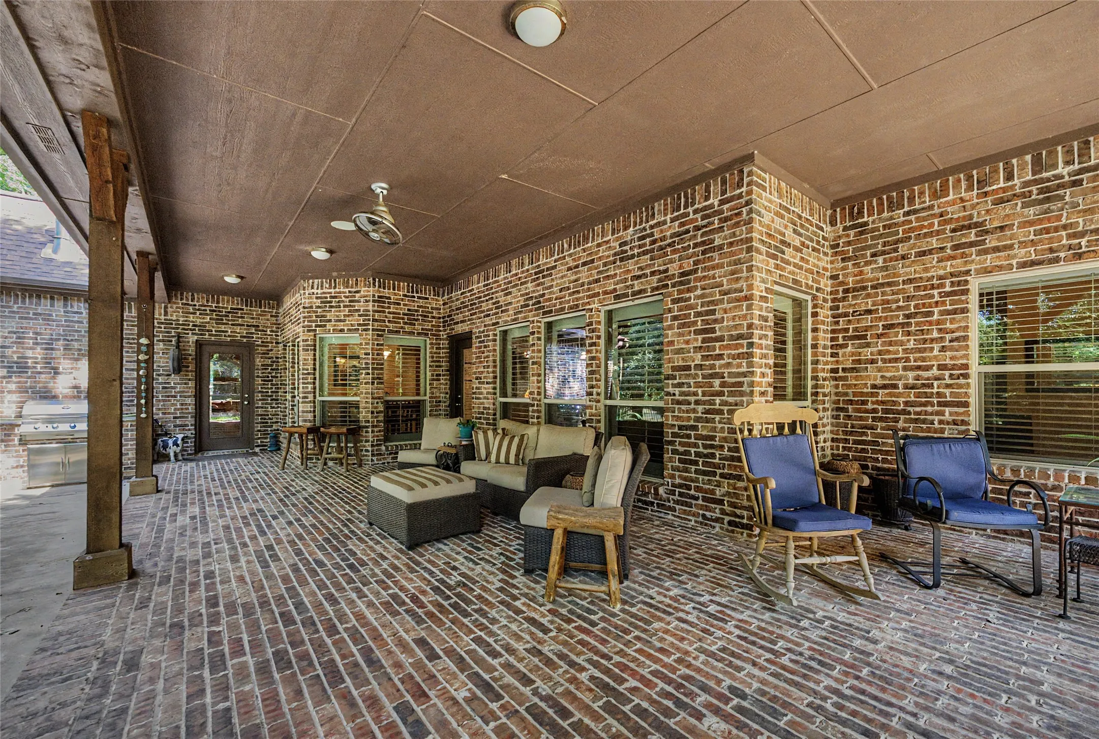 Single Family Residence For Sale in Parker County , 127 Cedar Bluff Court, Aledo, Texas 76008, 3 Bedrooms, 4 Bathrooms, 5 Garage spaces, 3,420 Sqft, built in 2011, Price $945,000, mls#21348151, Real Estate Agent in Aledo, Homes For Sale in Parker county, Homes For Sale in Aledo, Realtor in Aledo Texas, Real Estate Brokerage Independent Realty Texas, Luminita Cordes Realtor
