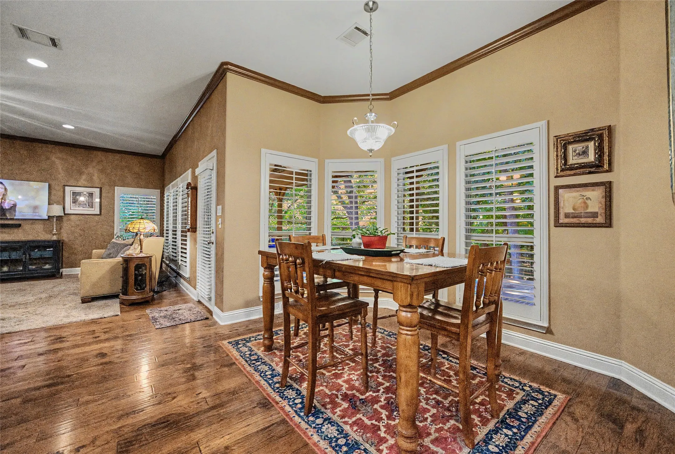 Single Family Residence For Sale in Parker County , 127 Cedar Bluff Court, Aledo, Texas 76008, 3 Bedrooms, 4 Bathrooms, 5 Garage spaces, 3,420 Sqft, built in 2011, Price $945,000, mls#21348151, Real Estate Agent in Aledo, Homes For Sale in Parker county, Homes For Sale in Aledo, Realtor in Aledo Texas, Real Estate Brokerage Independent Realty Texas, Luminita Cordes Realtor