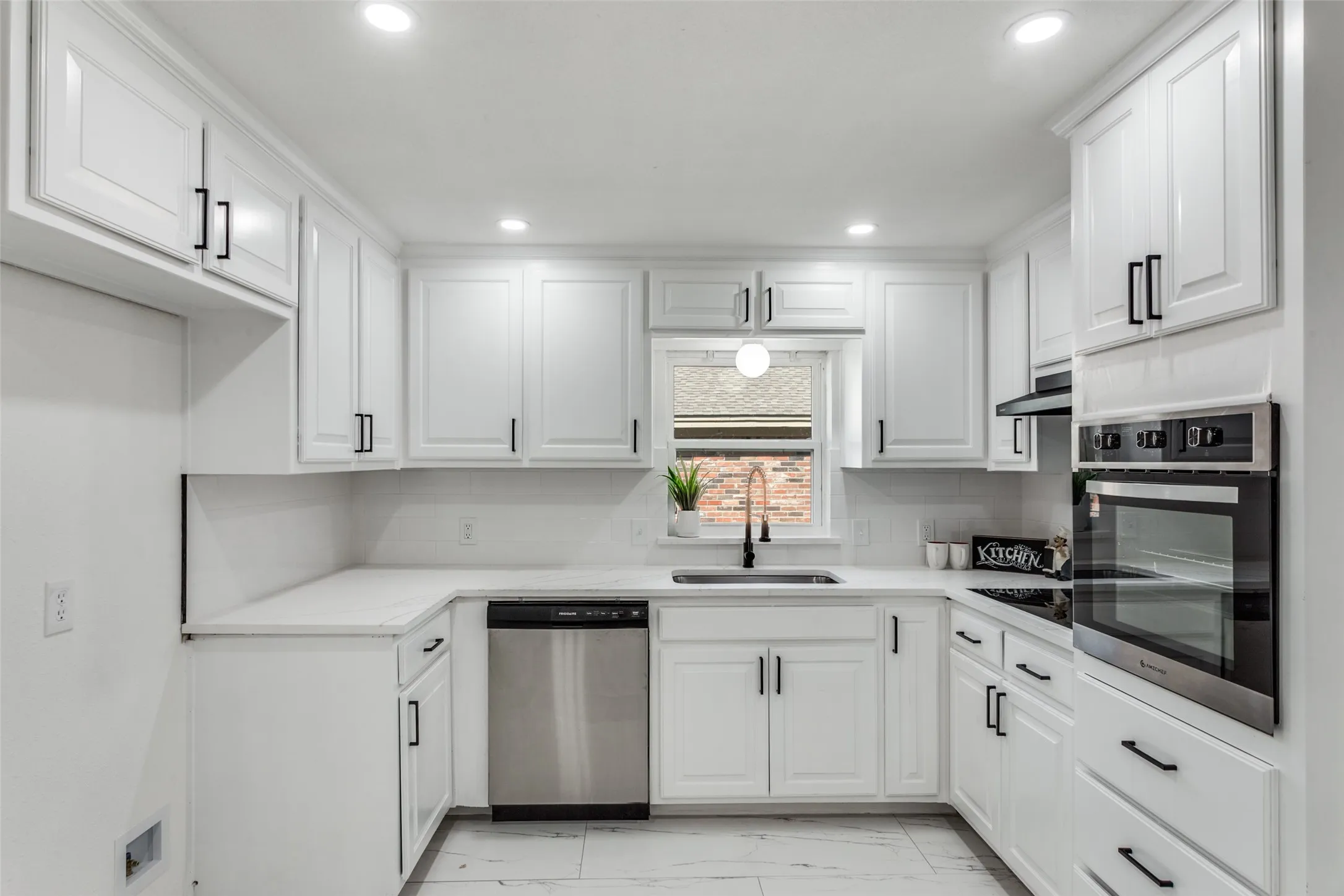 Single Family Residence For Sale in Tarrant County , 7012 Trimble Drive, Fort Worth, Texas 76134, 3 Bedrooms, 2 Bathrooms, 2 Garage spaces, 1,310 Sqft, built in 1966, Price $275,000, mls#21347137, Real Estate Agent in Fort Worth, Homes For Sale in Tarrant county, Homes For Sale in Fort Worth, Realtor in Fort Worth Texas, Real Estate Brokerage Independent Realty Texas, Luminita Cordes Realtor