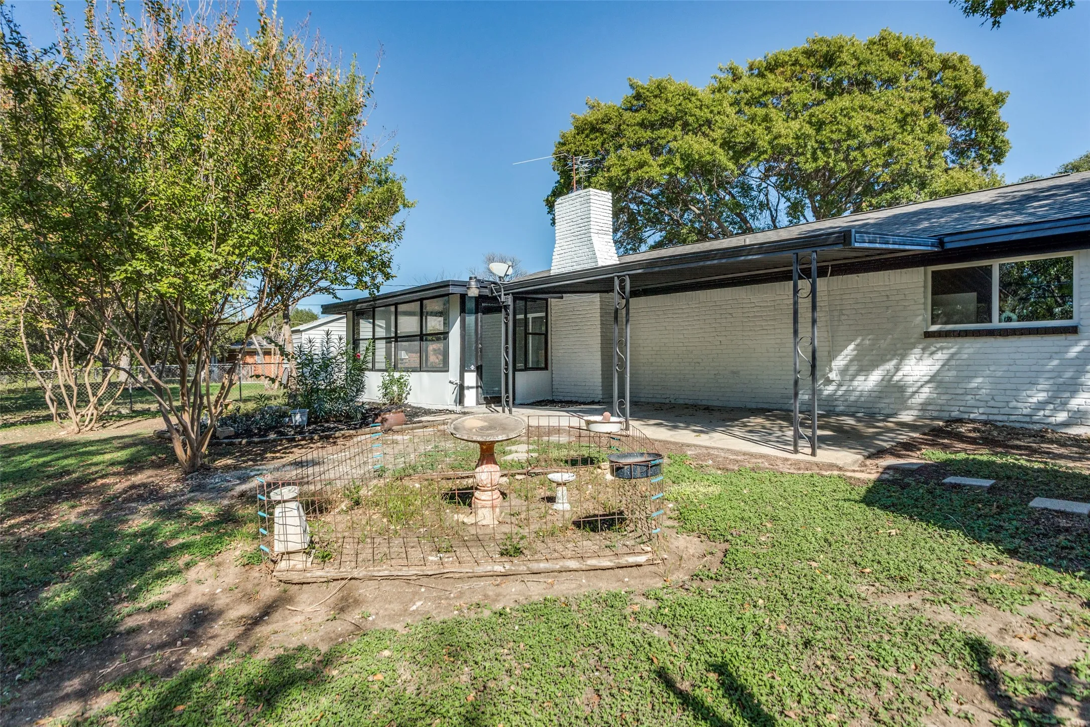 Single Family Residence For Sale in Tarrant County , 7012 Trimble Drive, Fort Worth, Texas 76134, 3 Bedrooms, 2 Bathrooms, 2 Garage spaces, 1,310 Sqft, built in 1966, Price $275,000, mls#21347137, Real Estate Agent in Fort Worth, Homes For Sale in Tarrant county, Homes For Sale in Fort Worth, Realtor in Fort Worth Texas, Real Estate Brokerage Independent Realty Texas, Luminita Cordes Realtor