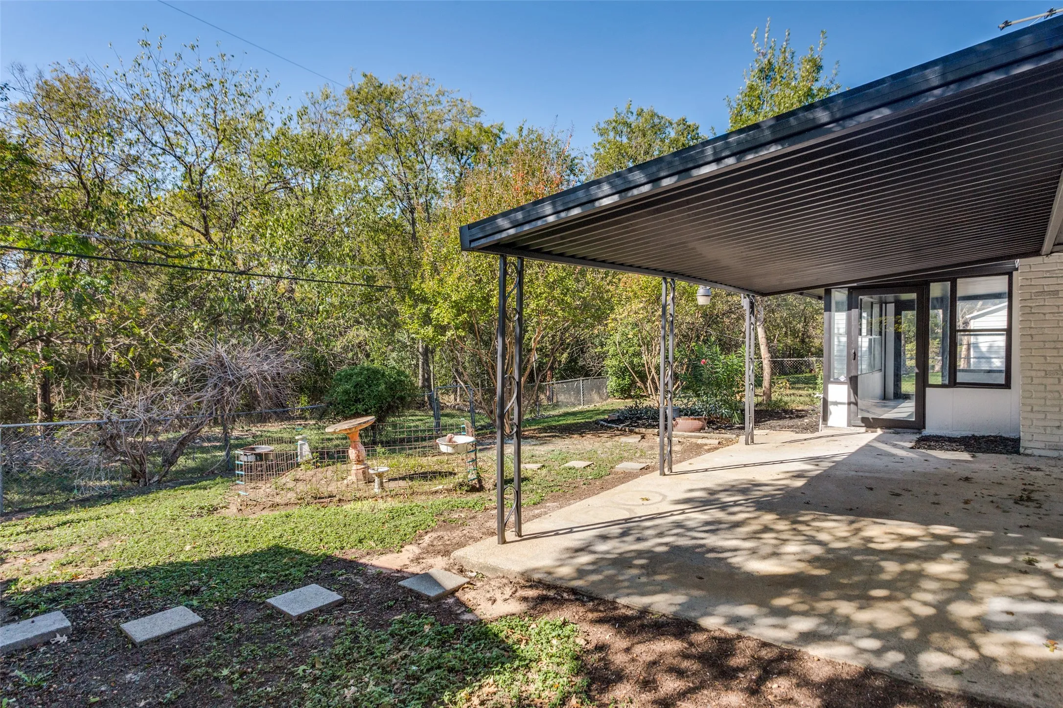 Single Family Residence For Sale in Tarrant County , 7012 Trimble Drive, Fort Worth, Texas 76134, 3 Bedrooms, 2 Bathrooms, 2 Garage spaces, 1,310 Sqft, built in 1966, Price $275,000, mls#21347137, Real Estate Agent in Fort Worth, Homes For Sale in Tarrant county, Homes For Sale in Fort Worth, Realtor in Fort Worth Texas, Real Estate Brokerage Independent Realty Texas, Luminita Cordes Realtor