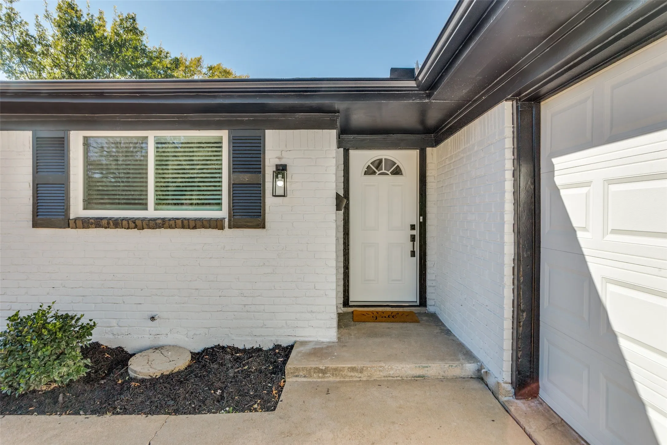 Single Family Residence For Sale in Tarrant County , 7012 Trimble Drive, Fort Worth, Texas 76134, 3 Bedrooms, 2 Bathrooms, 2 Garage spaces, 1,310 Sqft, built in 1966, Price $275,000, mls#21347137, Real Estate Agent in Fort Worth, Homes For Sale in Tarrant county, Homes For Sale in Fort Worth, Realtor in Fort Worth Texas, Real Estate Brokerage Independent Realty Texas, Luminita Cordes Realtor