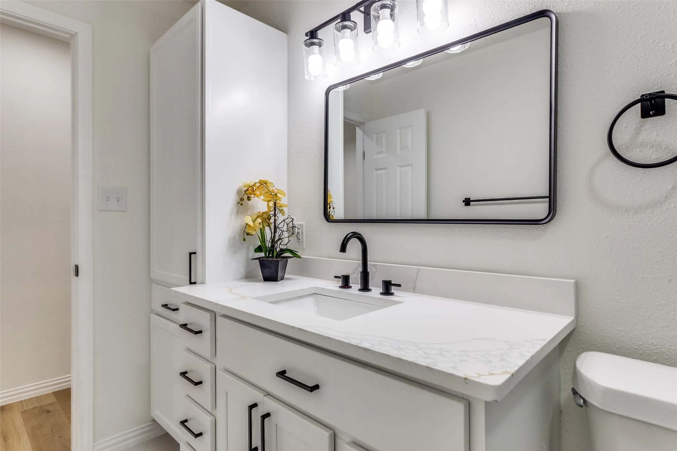 Single Family Residence For Sale in Tarrant County , 7012 Trimble Drive, Fort Worth, Texas 76134, 3 Bedrooms, 2 Bathrooms, 2 Garage spaces, 1,310 Sqft, built in 1966, Price $275,000, mls#21347137, Real Estate Agent in Fort Worth, Homes For Sale in Tarrant county, Homes For Sale in Fort Worth, Realtor in Fort Worth Texas, Real Estate Brokerage Independent Realty Texas, Luminita Cordes Realtor
