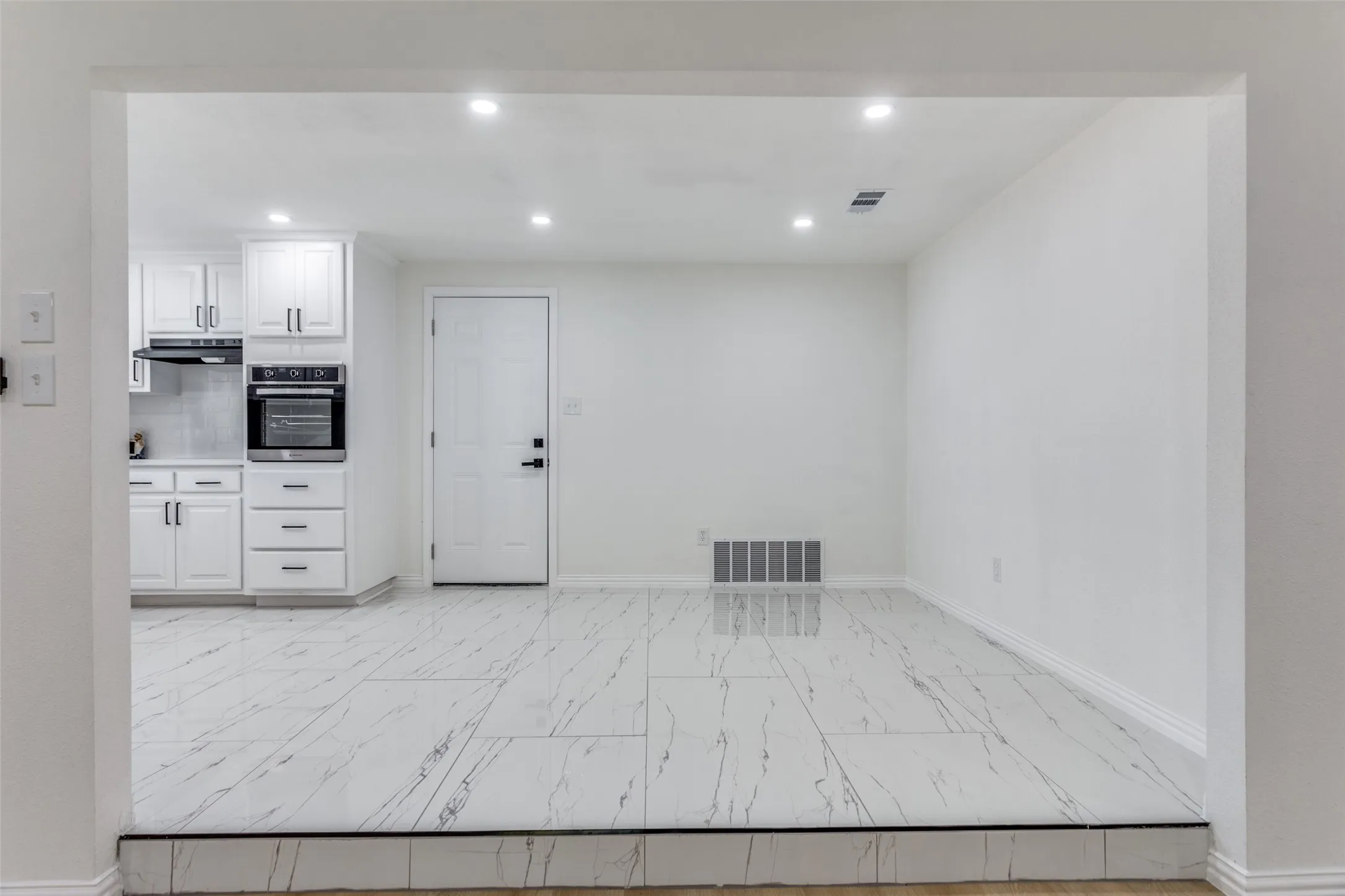 Single Family Residence For Sale in Tarrant County , 7012 Trimble Drive, Fort Worth, Texas 76134, 3 Bedrooms, 2 Bathrooms, 2 Garage spaces, 1,310 Sqft, built in 1966, Price $275,000, mls#21347137, Real Estate Agent in Fort Worth, Homes For Sale in Tarrant county, Homes For Sale in Fort Worth, Realtor in Fort Worth Texas, Real Estate Brokerage Independent Realty Texas, Luminita Cordes Realtor