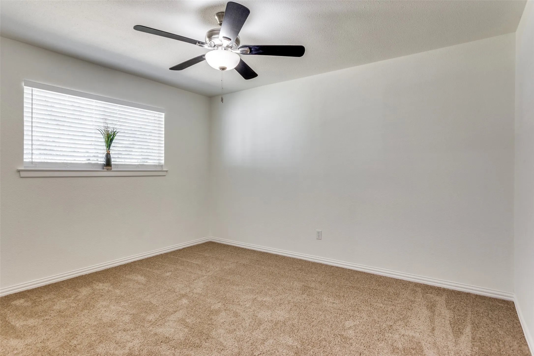 Single Family Residence For Sale in Tarrant County , 7012 Trimble Drive, Fort Worth, Texas 76134, 3 Bedrooms, 2 Bathrooms, 2 Garage spaces, 1,310 Sqft, built in 1966, Price $275,000, mls#21347137, Real Estate Agent in Fort Worth, Homes For Sale in Tarrant county, Homes For Sale in Fort Worth, Realtor in Fort Worth Texas, Real Estate Brokerage Independent Realty Texas, Luminita Cordes Realtor