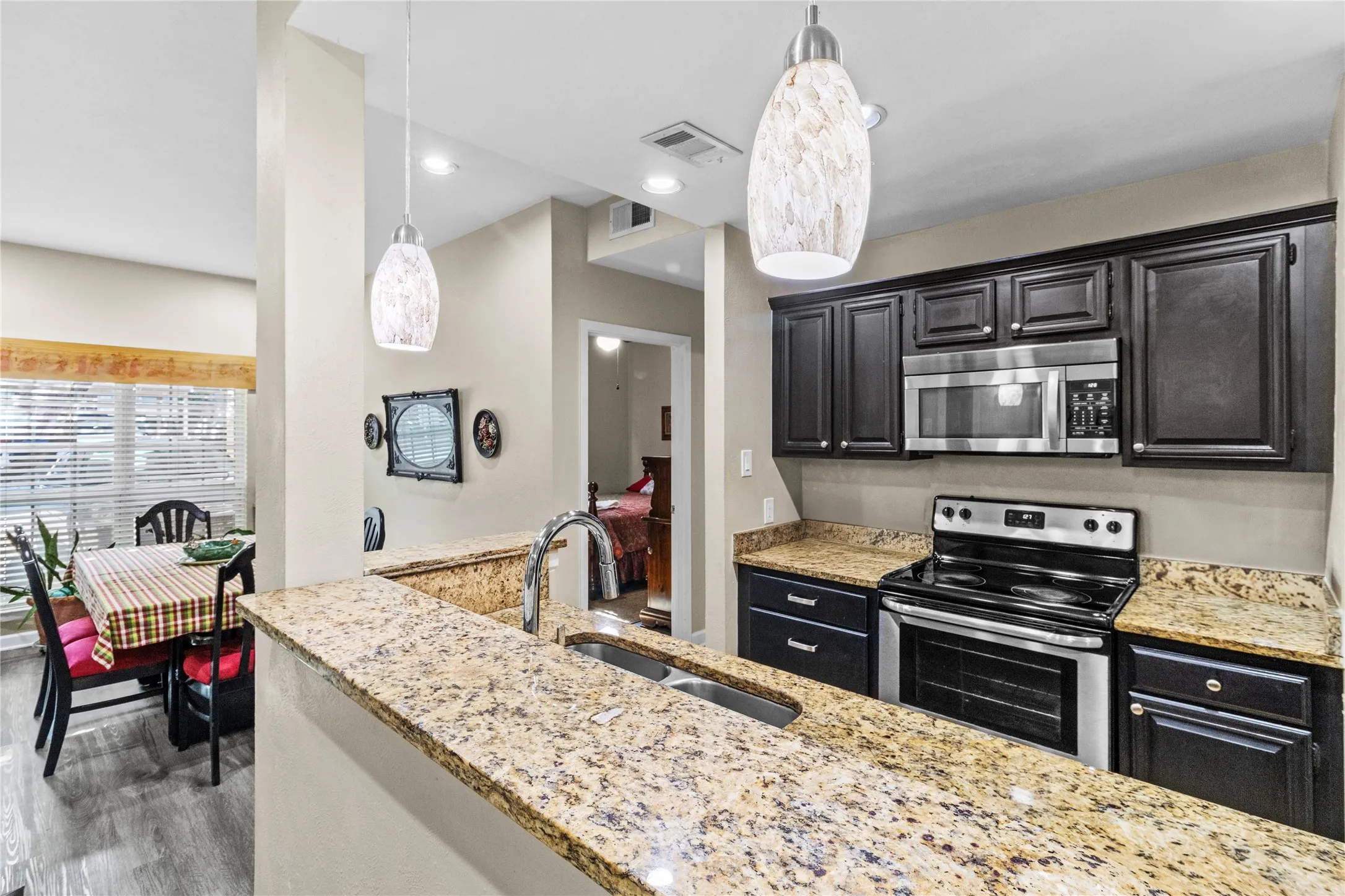 Condominium For Sale in Dallas County , 8601 Park Lane 612, Dallas, Texas 75231, 2 Bedroom, 2 Bathroom, Garage spaces, 953 Sqft, built in 1982, mls#21347359, Real Estate Agent in Dallas, Homes For Sale in Dallas county, Homes For Sale in Dallas, Realtor in Dallas Texas, Real Estate Brokerage Independent Realty Texas, Luminita Cordes Realtor