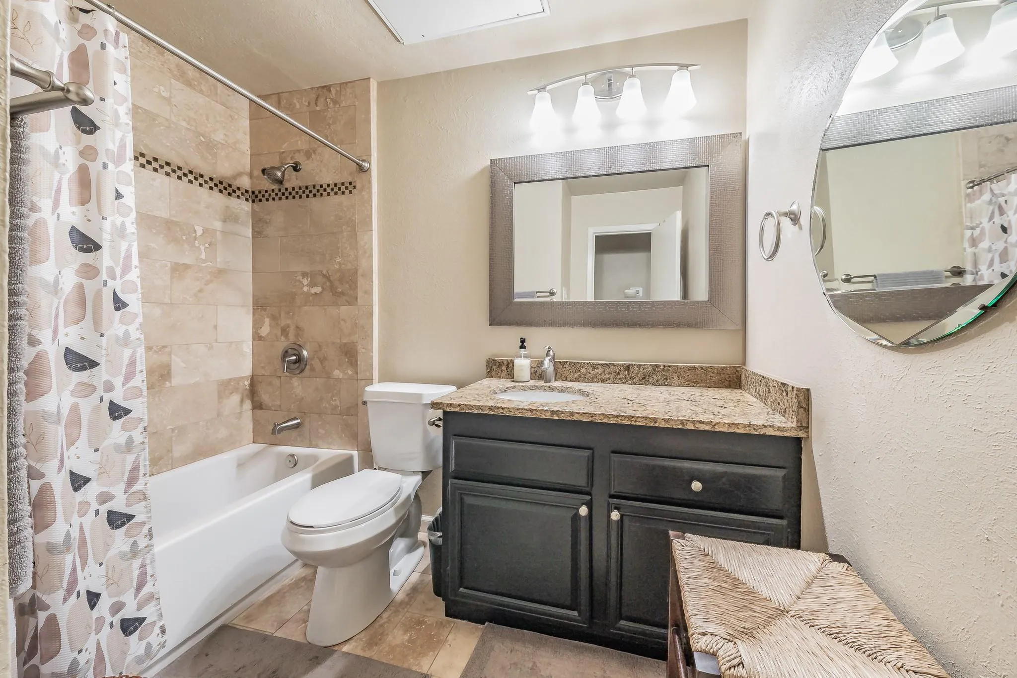 Condominium For Sale in Dallas County , 8601 Park Lane 612, Dallas, Texas 75231, 2 Bedroom, 2 Bathroom, Garage spaces, 953 Sqft, built in 1982, mls#21347359, Real Estate Agent in Dallas, Homes For Sale in Dallas county, Homes For Sale in Dallas, Realtor in Dallas Texas, Real Estate Brokerage Independent Realty Texas, Luminita Cordes Realtor