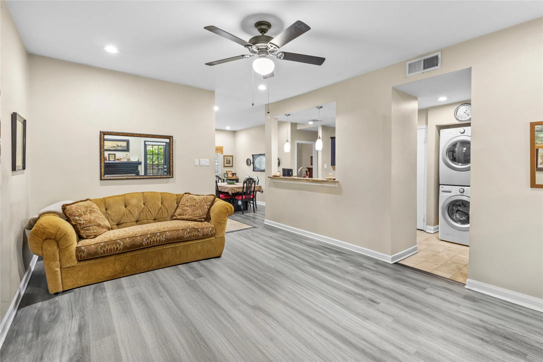 Condominium For Sale in Dallas County , 8601 Park Lane 612, Dallas, Texas 75231, 2 Bedroom, 2 Bathroom, Garage spaces, 953 Sqft, built in 1982, mls#21347359, Real Estate Agent in Dallas, Homes For Sale in Dallas county, Homes For Sale in Dallas, Realtor in Dallas Texas, Real Estate Brokerage Independent Realty Texas, Luminita Cordes Realtor