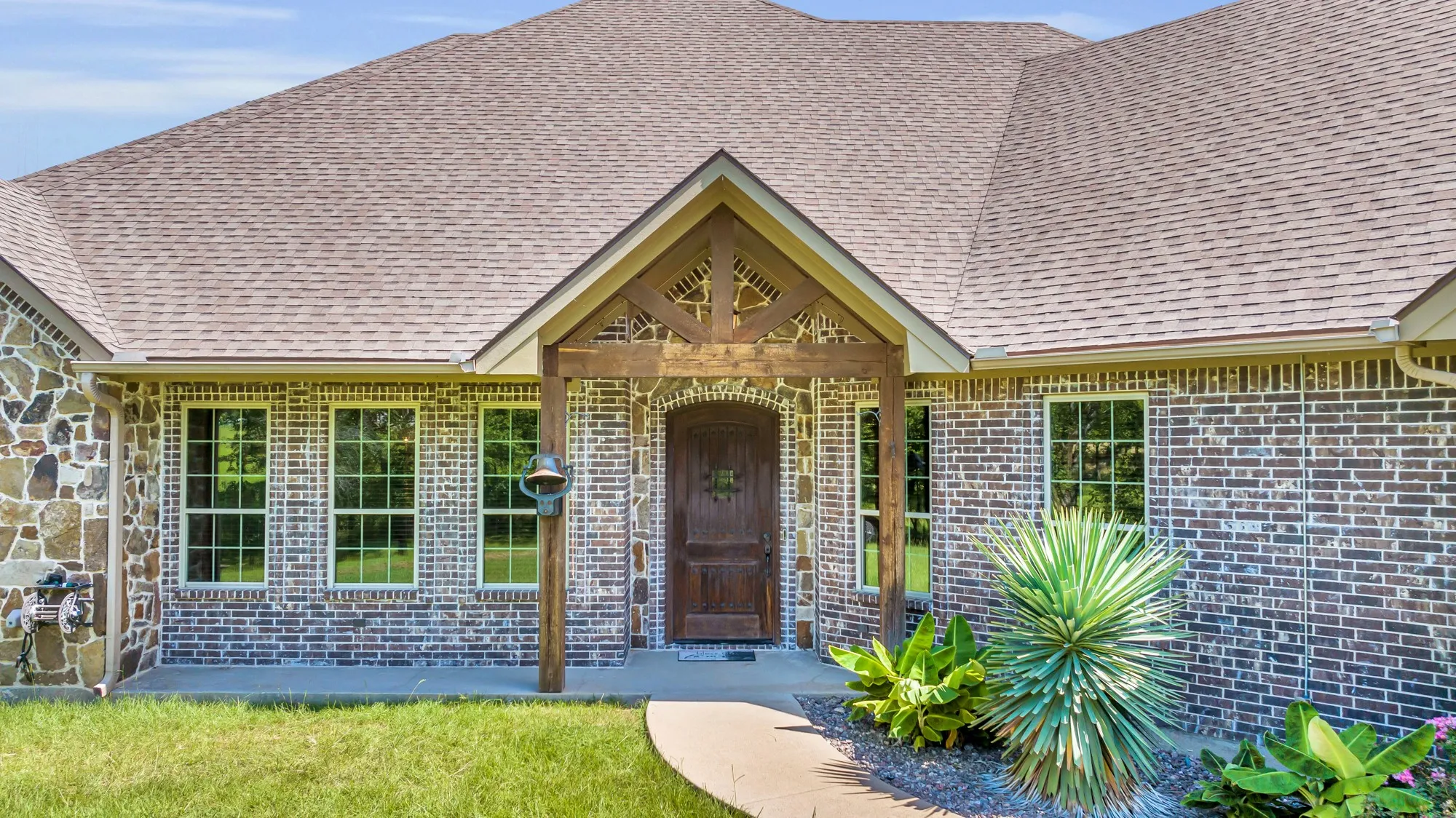 Warehouse For Sale in Wood County , 365 County Road 1534, Alba, Texas 75410, 4 Bedroom, 4 Bathroom, 3 Garage spaces, 3,788 Sqft, built in 2015, mls#21348239, Real Estate Agent in Alba, Homes For Sale in Wood county, Homes For Sale in Alba, Realtor in Alba Texas, Real Estate Brokerage Independent Realty Texas, Luminita Cordes Realtor