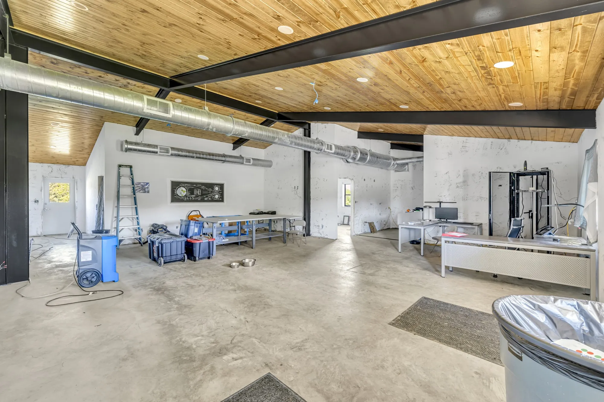 Warehouse For Sale in Wood County , 365 County Road 1534, Alba, Texas 75410, 4 Bedroom, 4 Bathroom, 3 Garage spaces, 3,788 Sqft, built in 2015, mls#21348239, Real Estate Agent in Alba, Homes For Sale in Wood county, Homes For Sale in Alba, Realtor in Alba Texas, Real Estate Brokerage Independent Realty Texas, Luminita Cordes Realtor