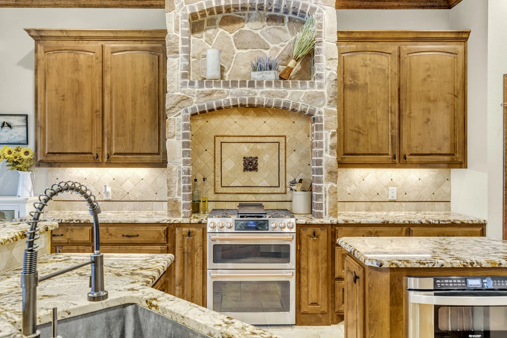 Warehouse For Sale in Wood County , 365 County Road 1534, Alba, Texas 75410, 4 Bedroom, 4 Bathroom, 3 Garage spaces, 3,788 Sqft, built in 2015, mls#21348239, Real Estate Agent in Alba, Homes For Sale in Wood county, Homes For Sale in Alba, Realtor in Alba Texas, Real Estate Brokerage Independent Realty Texas, Luminita Cordes Realtor