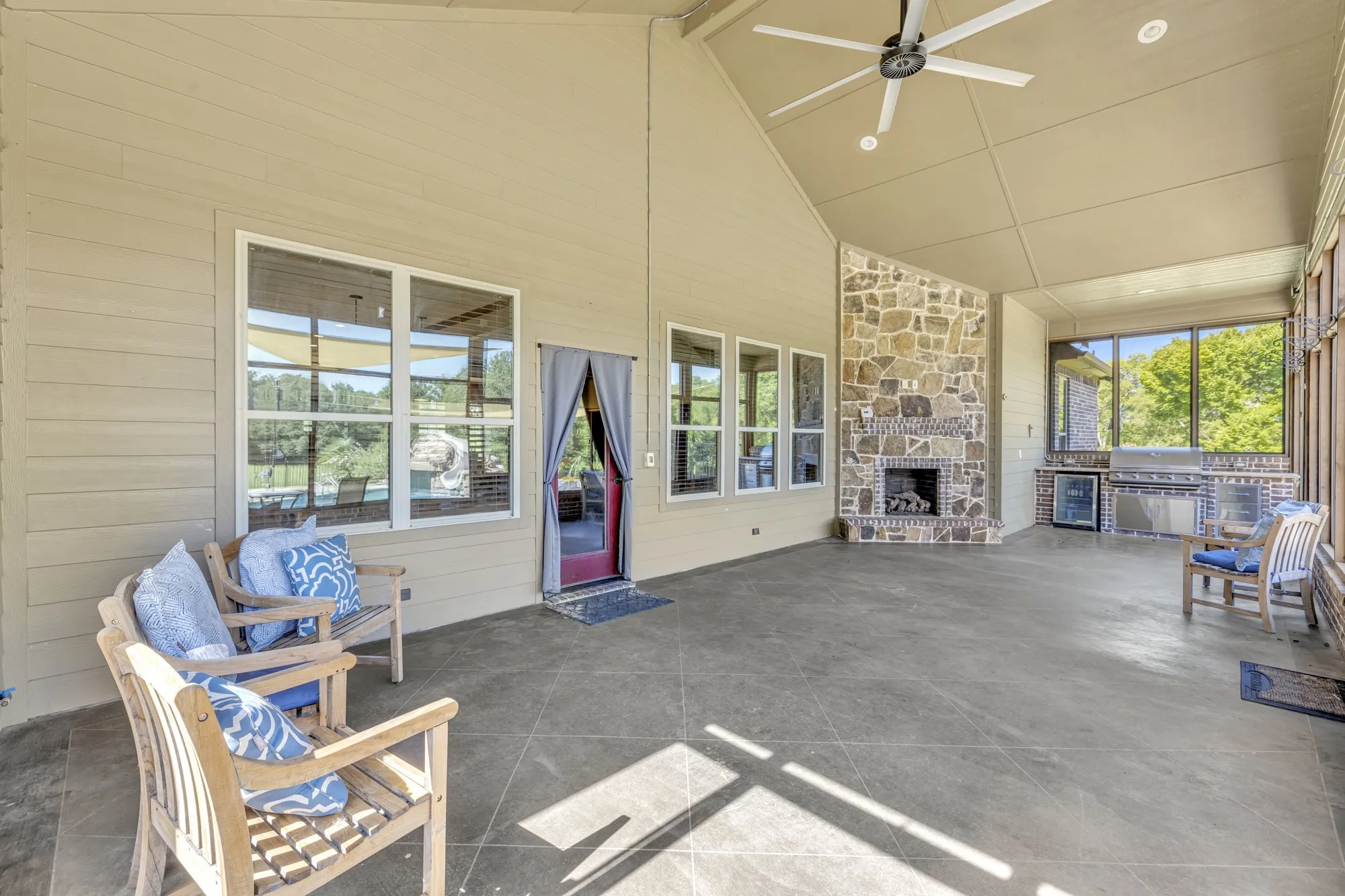 Warehouse For Sale in Wood County , 365 County Road 1534, Alba, Texas 75410, 4 Bedroom, 4 Bathroom, 3 Garage spaces, 3,788 Sqft, built in 2015, mls#21348239, Real Estate Agent in Alba, Homes For Sale in Wood county, Homes For Sale in Alba, Realtor in Alba Texas, Real Estate Brokerage Independent Realty Texas, Luminita Cordes Realtor
