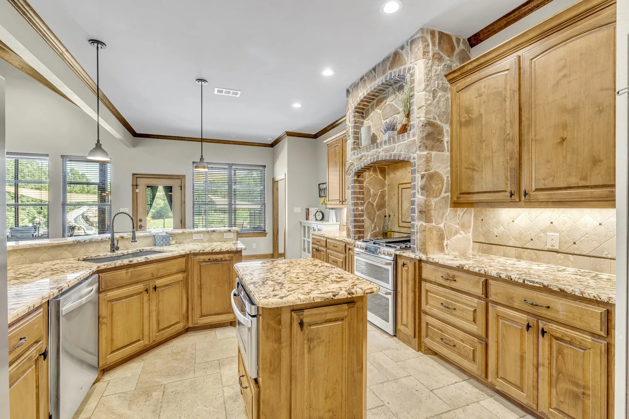 Warehouse For Sale in Wood County , 365 County Road 1534, Alba, Texas 75410, 4 Bedroom, 4 Bathroom, 3 Garage spaces, 3,788 Sqft, built in 2015, mls#21348239, Real Estate Agent in Alba, Homes For Sale in Wood county, Homes For Sale in Alba, Realtor in Alba Texas, Real Estate Brokerage Independent Realty Texas, Luminita Cordes Realtor