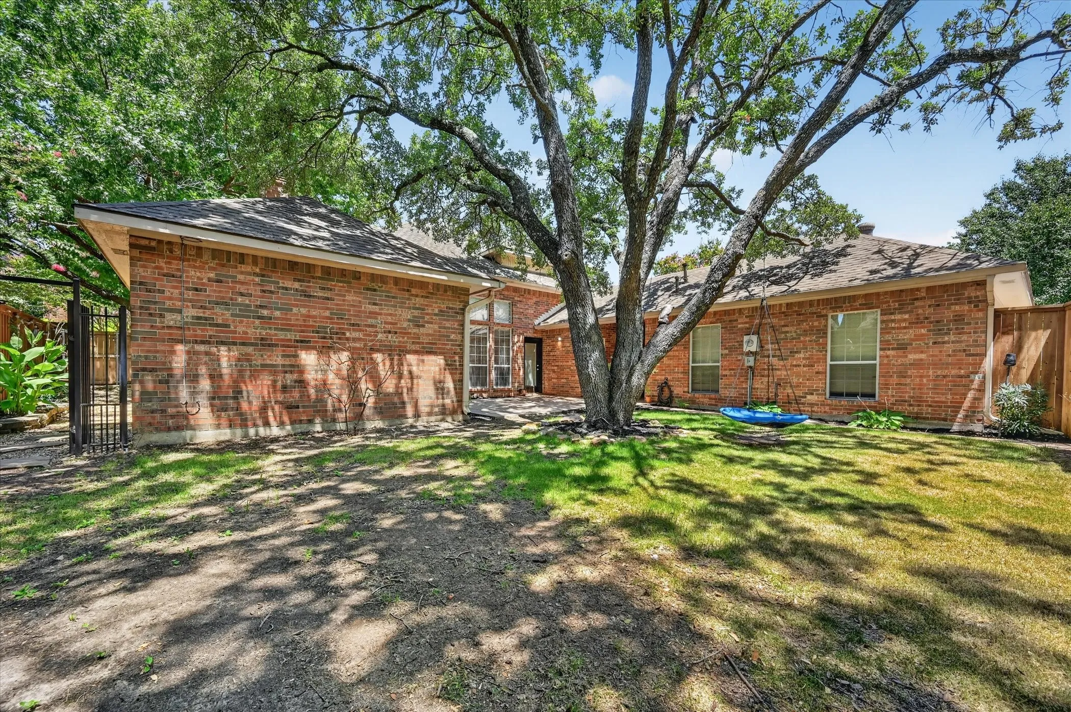 Single Family Residence For Sale in Rockwall County , 106 Sceptre Drive, Rockwall, Texas 75032, 4 Bedroom, 3 Bathroom, 2 Garage spaces, 2,785 Sqft, built in 1988, mls#21348205, Real Estate Agent in Rockwall, Homes For Sale in Rockwall county, Homes For Sale in Rockwall, Realtor in Rockwall Texas, Real Estate Brokerage Independent Realty Texas, Luminita Cordes Realtor