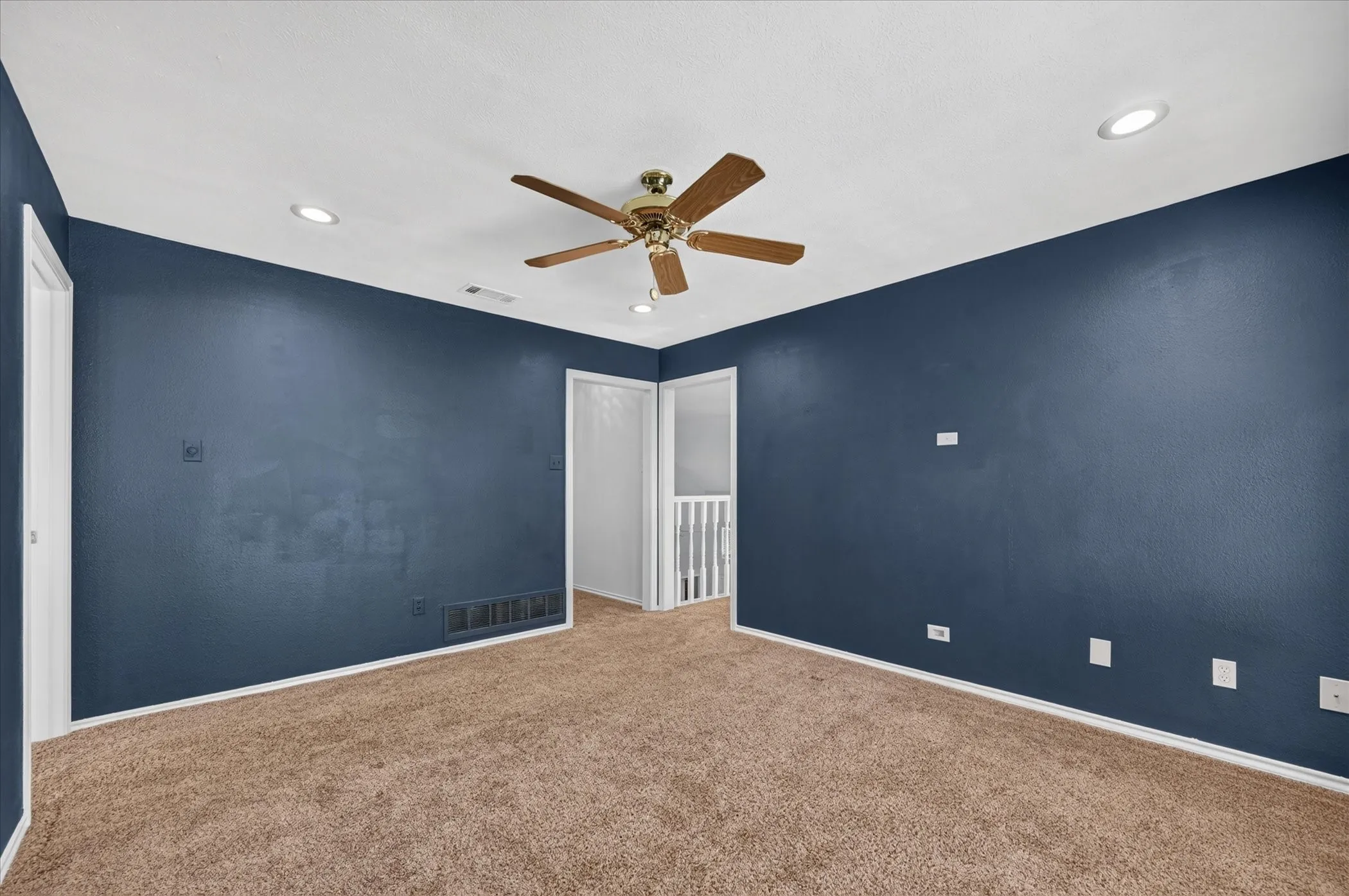 Single Family Residence For Sale in Rockwall County , 106 Sceptre Drive, Rockwall, Texas 75032, 4 Bedroom, 3 Bathroom, 2 Garage spaces, 2,785 Sqft, built in 1988, mls#21348205, Real Estate Agent in Rockwall, Homes For Sale in Rockwall county, Homes For Sale in Rockwall, Realtor in Rockwall Texas, Real Estate Brokerage Independent Realty Texas, Luminita Cordes Realtor