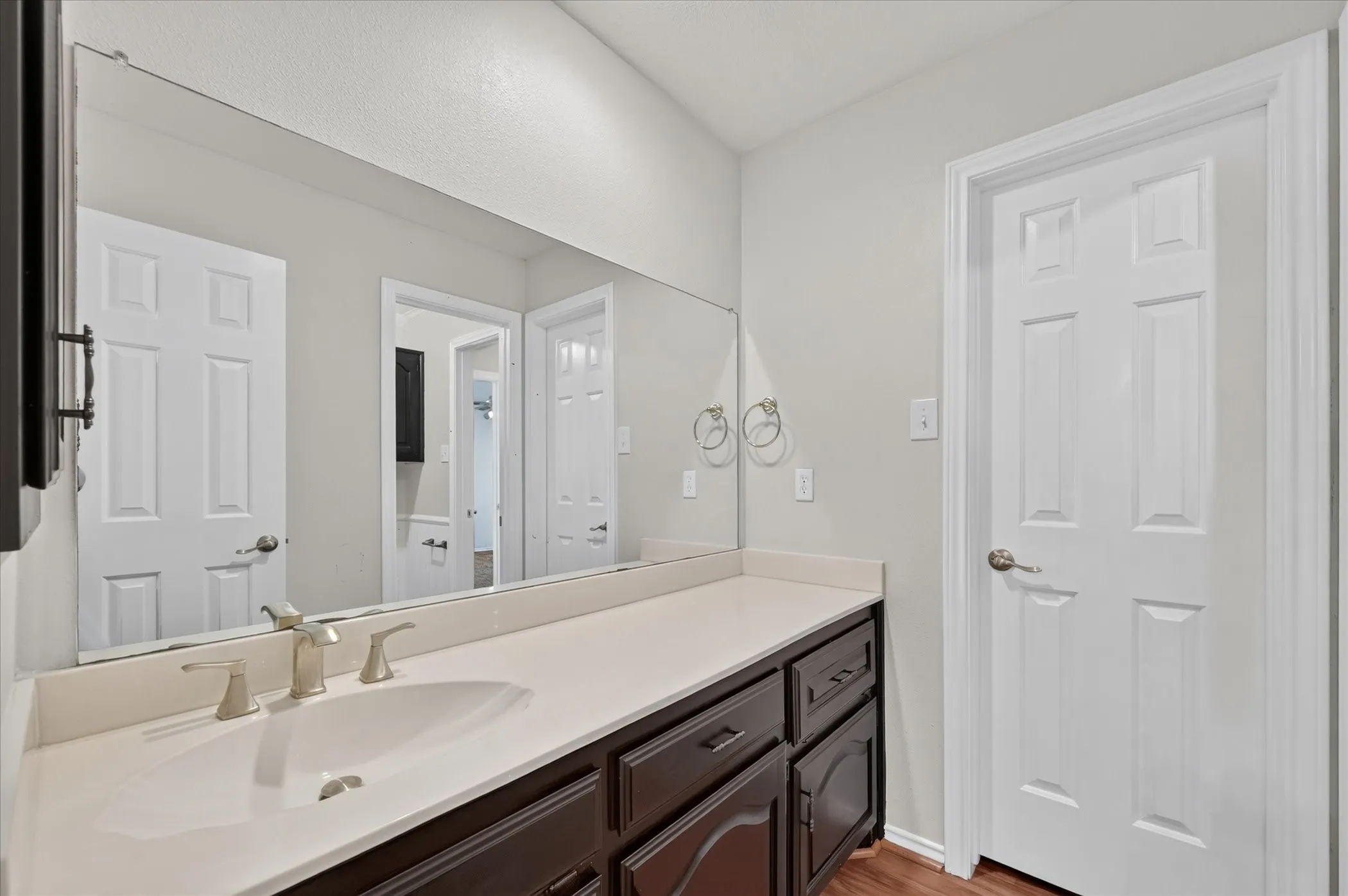 Single Family Residence For Sale in Rockwall County , 106 Sceptre Drive, Rockwall, Texas 75032, 4 Bedroom, 3 Bathroom, 2 Garage spaces, 2,785 Sqft, built in 1988, mls#21348205, Real Estate Agent in Rockwall, Homes For Sale in Rockwall county, Homes For Sale in Rockwall, Realtor in Rockwall Texas, Real Estate Brokerage Independent Realty Texas, Luminita Cordes Realtor