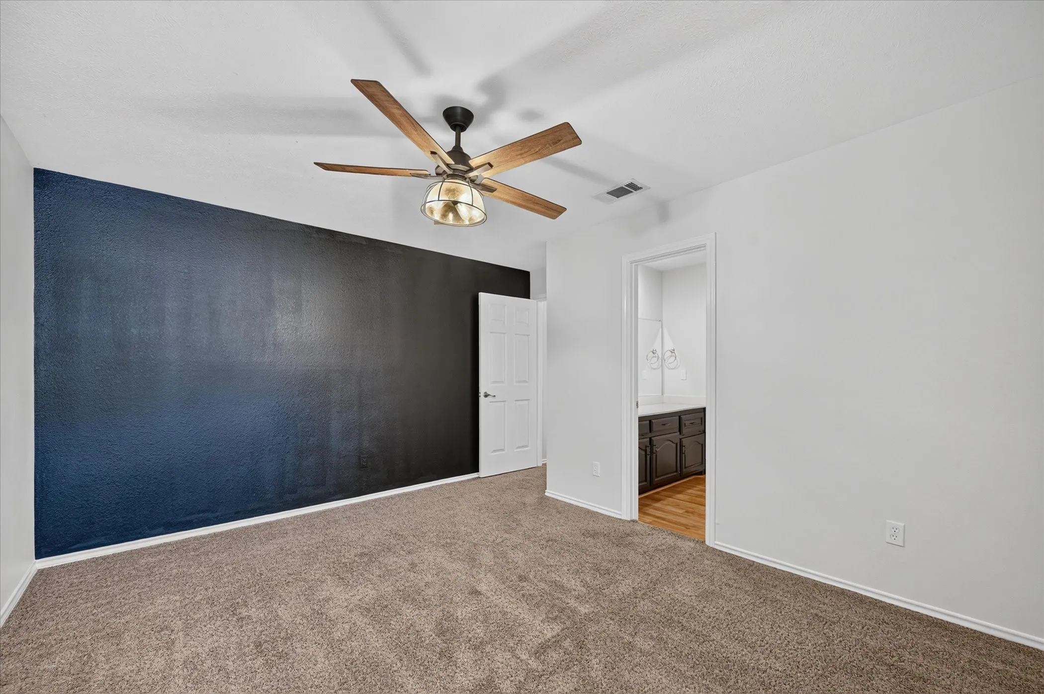 Single Family Residence For Sale in Rockwall County , 106 Sceptre Drive, Rockwall, Texas 75032, 4 Bedroom, 3 Bathroom, 2 Garage spaces, 2,785 Sqft, built in 1988, mls#21348205, Real Estate Agent in Rockwall, Homes For Sale in Rockwall county, Homes For Sale in Rockwall, Realtor in Rockwall Texas, Real Estate Brokerage Independent Realty Texas, Luminita Cordes Realtor