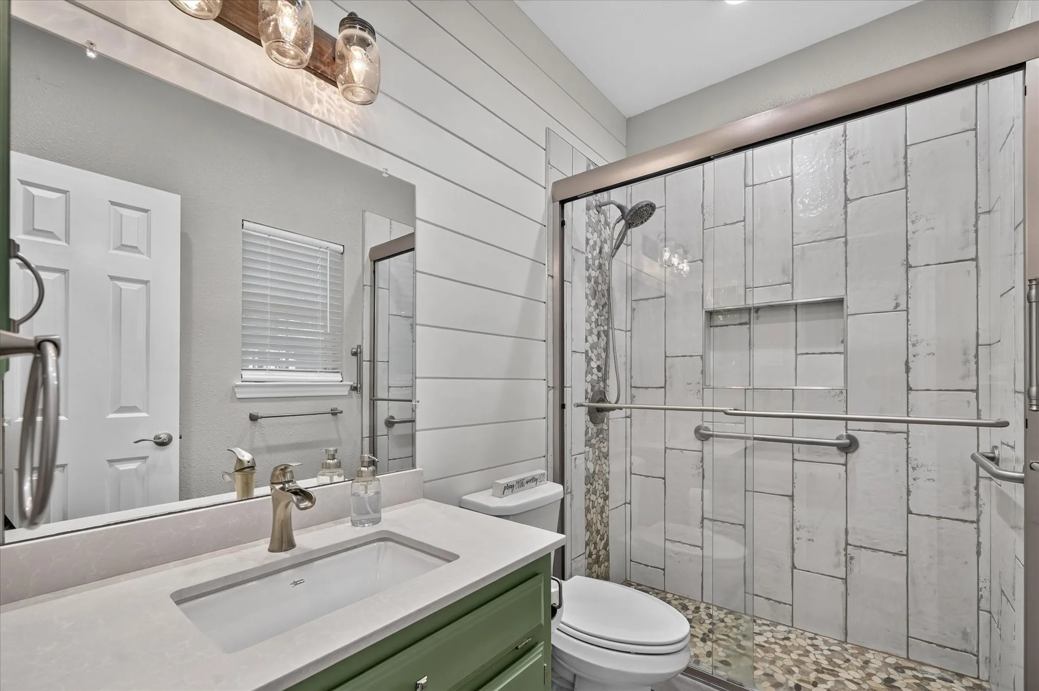 Single Family Residence For Sale in Rockwall County , 106 Sceptre Drive, Rockwall, Texas 75032, 4 Bedroom, 3 Bathroom, 2 Garage spaces, 2,785 Sqft, built in 1988, mls#21348205, Real Estate Agent in Rockwall, Homes For Sale in Rockwall county, Homes For Sale in Rockwall, Realtor in Rockwall Texas, Real Estate Brokerage Independent Realty Texas, Luminita Cordes Realtor