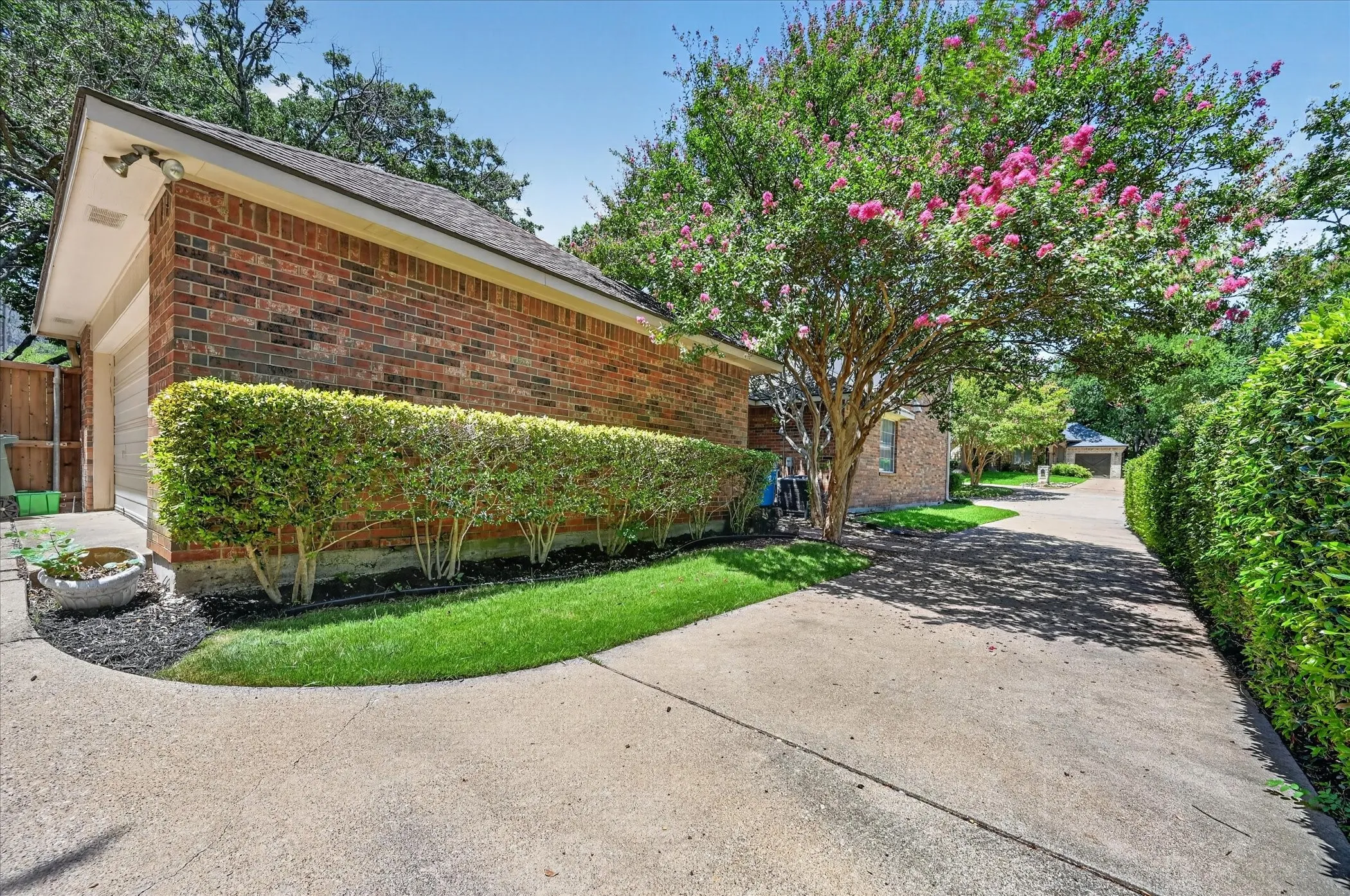 Single Family Residence For Sale in Rockwall County , 106 Sceptre Drive, Rockwall, Texas 75032, 4 Bedroom, 3 Bathroom, 2 Garage spaces, 2,785 Sqft, built in 1988, mls#21348205, Real Estate Agent in Rockwall, Homes For Sale in Rockwall county, Homes For Sale in Rockwall, Realtor in Rockwall Texas, Real Estate Brokerage Independent Realty Texas, Luminita Cordes Realtor