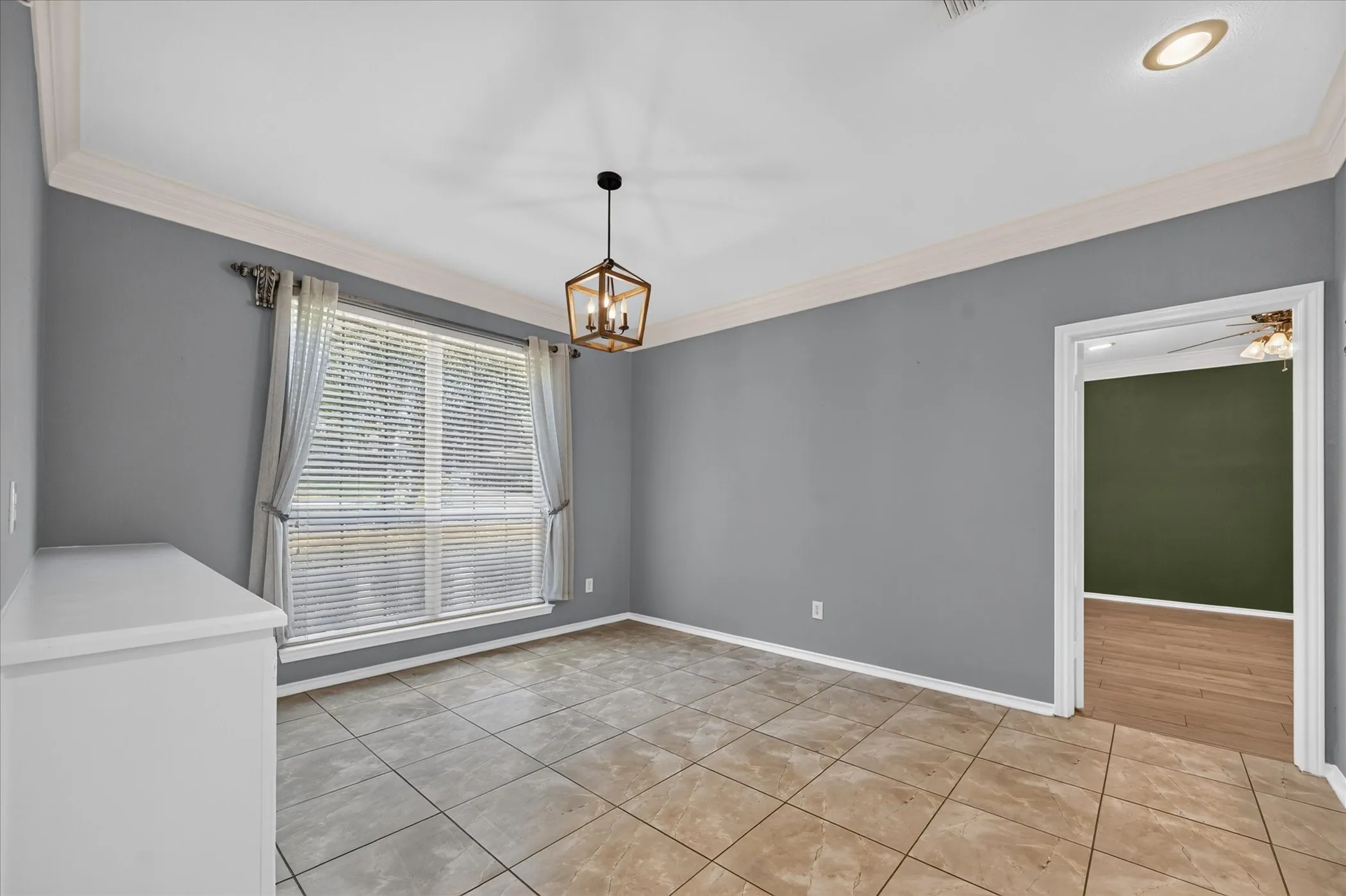 Single Family Residence For Sale in Rockwall County , 106 Sceptre Drive, Rockwall, Texas 75032, 4 Bedroom, 3 Bathroom, 2 Garage spaces, 2,785 Sqft, built in 1988, mls#21348205, Real Estate Agent in Rockwall, Homes For Sale in Rockwall county, Homes For Sale in Rockwall, Realtor in Rockwall Texas, Real Estate Brokerage Independent Realty Texas, Luminita Cordes Realtor