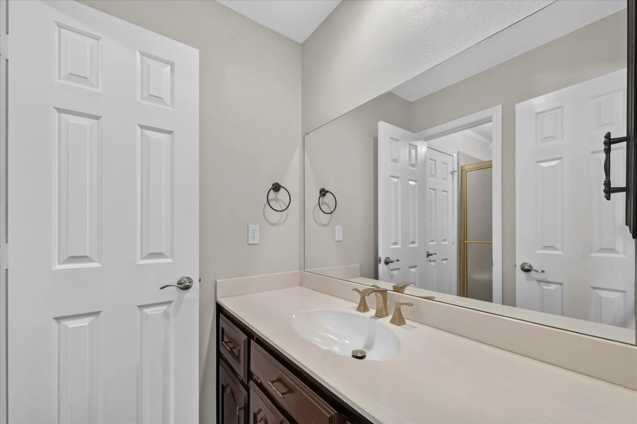 Single Family Residence For Sale in Rockwall County , 106 Sceptre Drive, Rockwall, Texas 75032, 4 Bedroom, 3 Bathroom, 2 Garage spaces, 2,785 Sqft, built in 1988, mls#21348205, Real Estate Agent in Rockwall, Homes For Sale in Rockwall county, Homes For Sale in Rockwall, Realtor in Rockwall Texas, Real Estate Brokerage Independent Realty Texas, Luminita Cordes Realtor