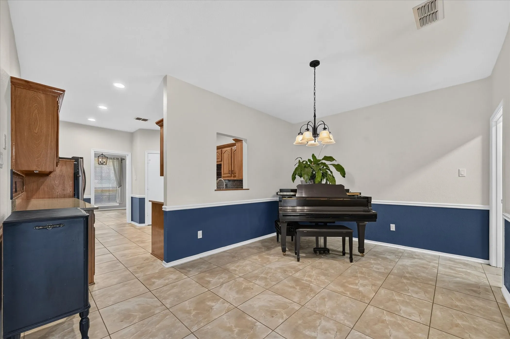 Single Family Residence For Sale in Rockwall County , 106 Sceptre Drive, Rockwall, Texas 75032, 4 Bedroom, 3 Bathroom, 2 Garage spaces, 2,785 Sqft, built in 1988, mls#21348205, Real Estate Agent in Rockwall, Homes For Sale in Rockwall county, Homes For Sale in Rockwall, Realtor in Rockwall Texas, Real Estate Brokerage Independent Realty Texas, Luminita Cordes Realtor
