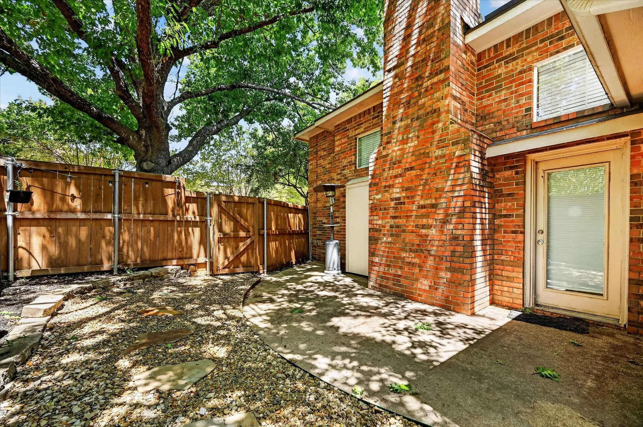 Single Family Residence For Sale in Rockwall County , 106 Sceptre Drive, Rockwall, Texas 75032, 4 Bedroom, 3 Bathroom, 2 Garage spaces, 2,785 Sqft, built in 1988, mls#21348205, Real Estate Agent in Rockwall, Homes For Sale in Rockwall county, Homes For Sale in Rockwall, Realtor in Rockwall Texas, Real Estate Brokerage Independent Realty Texas, Luminita Cordes Realtor
