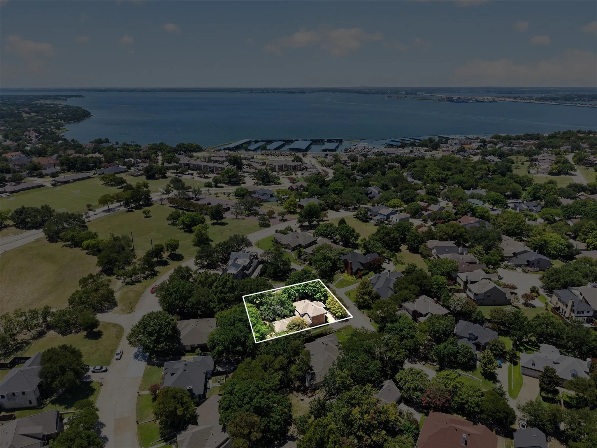 Single Family Residence For Sale in Rockwall County , 106 Sceptre Drive, Rockwall, Texas 75032, 4 Bedroom, 3 Bathroom, 2 Garage spaces, 2,785 Sqft, built in 1988, mls#21348205, Real Estate Agent in Rockwall, Homes For Sale in Rockwall county, Homes For Sale in Rockwall, Realtor in Rockwall Texas, Real Estate Brokerage Independent Realty Texas, Luminita Cordes Realtor