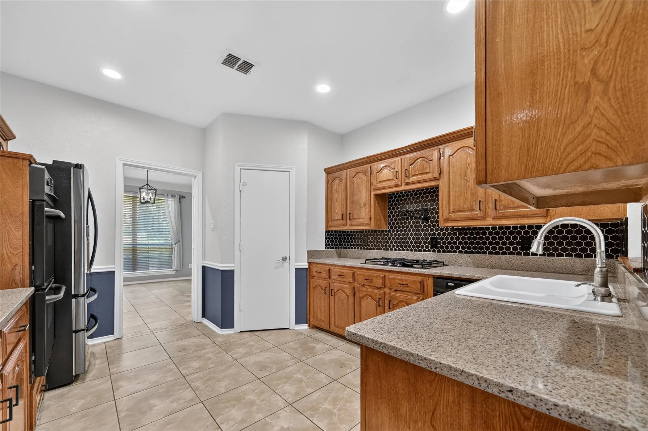 Single Family Residence For Sale in Rockwall County , 106 Sceptre Drive, Rockwall, Texas 75032, 4 Bedroom, 3 Bathroom, 2 Garage spaces, 2,785 Sqft, built in 1988, mls#21348205, Real Estate Agent in Rockwall, Homes For Sale in Rockwall county, Homes For Sale in Rockwall, Realtor in Rockwall Texas, Real Estate Brokerage Independent Realty Texas, Luminita Cordes Realtor