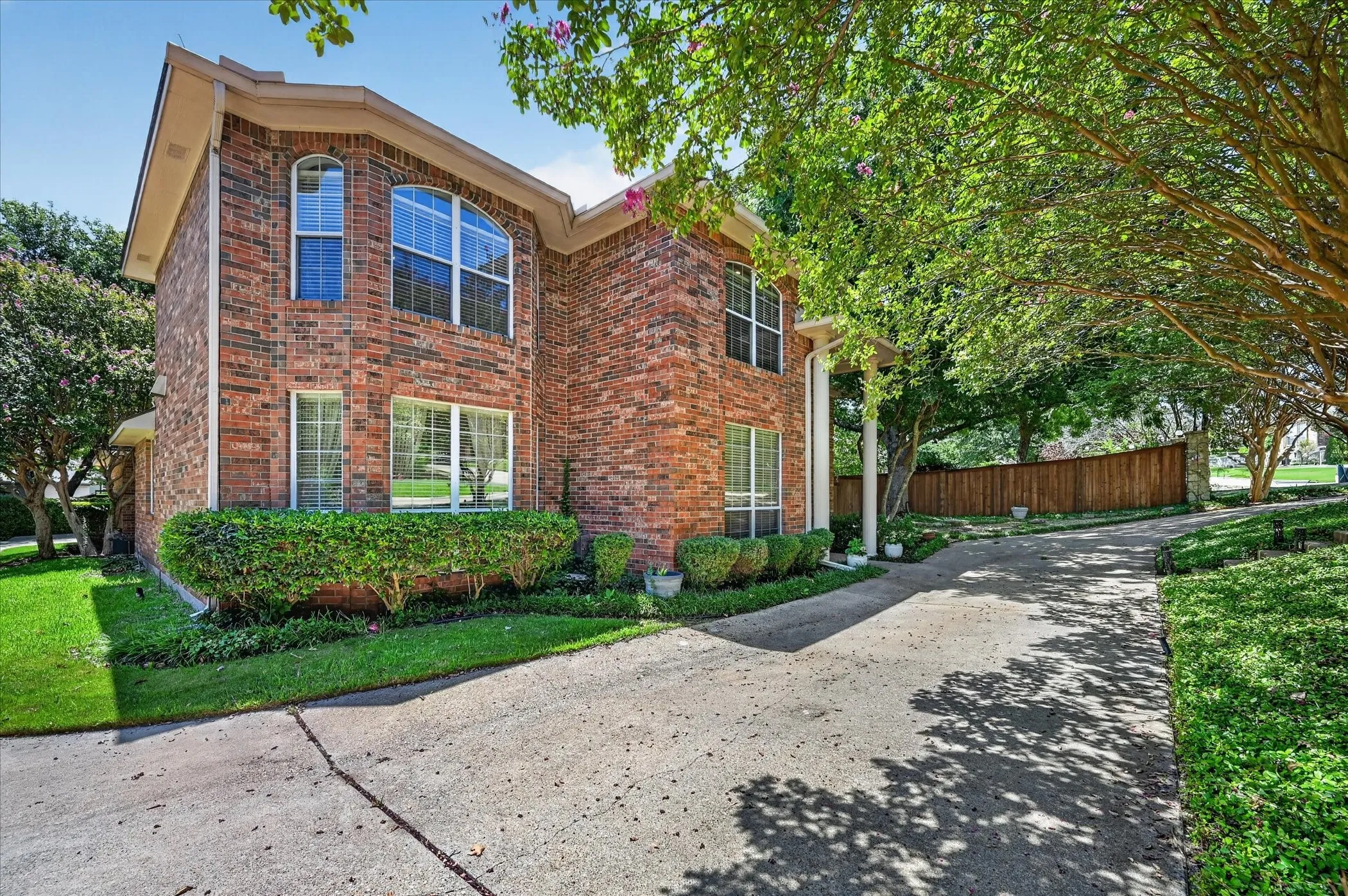 Single Family Residence For Sale in Rockwall County , 106 Sceptre Drive, Rockwall, Texas 75032, 4 Bedroom, 3 Bathroom, 2 Garage spaces, 2,785 Sqft, built in 1988, mls#21348205, Real Estate Agent in Rockwall, Homes For Sale in Rockwall county, Homes For Sale in Rockwall, Realtor in Rockwall Texas, Real Estate Brokerage Independent Realty Texas, Luminita Cordes Realtor