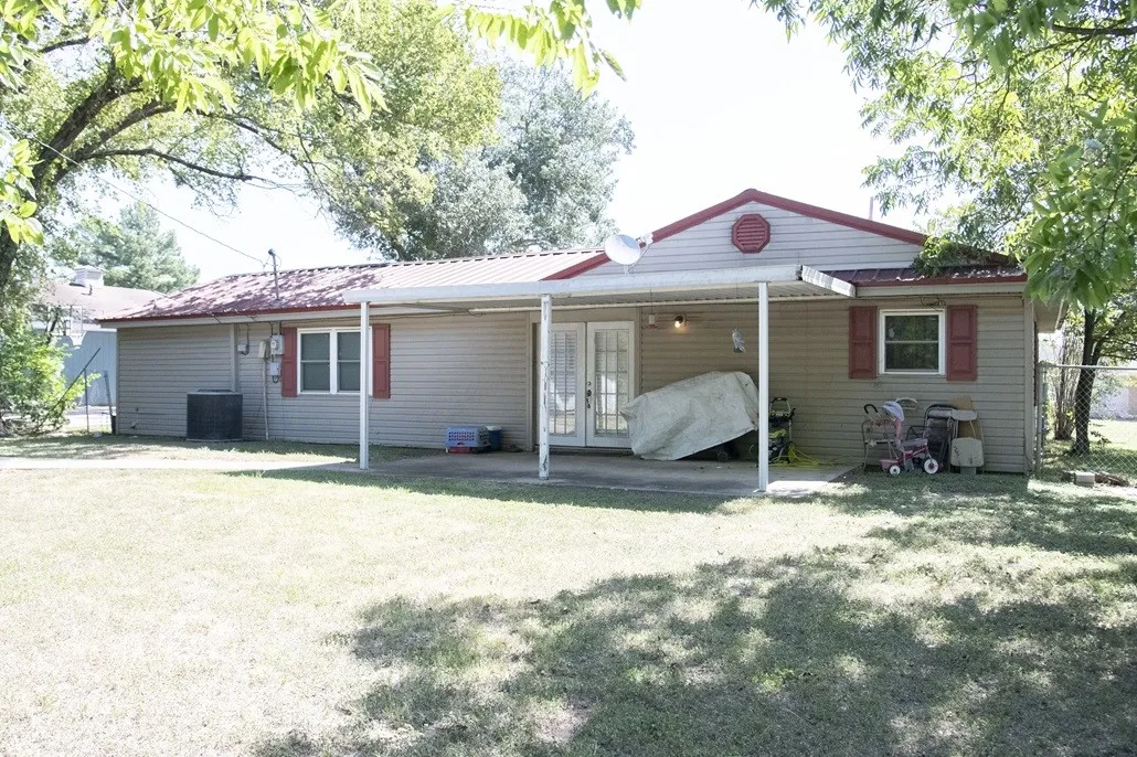 Single Family Residence For Sale in Limestone County , 214 Red Bird Lane, Mexia, Texas 76667, 3 Bedrooms, 2 Bathrooms, Garage spaces, 1,383 Sqft, built in 1969, Price $149,900, mls#21345718, Real Estate Agent in Mexia, Homes For Sale in Limestone county, Homes For Sale in Mexia, Realtor in Mexia Texas, Real Estate Brokerage Independent Realty Texas, Luminita Cordes Realtor