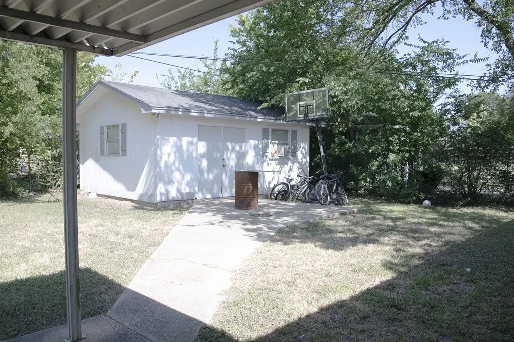 Single Family Residence For Sale in Limestone County , 214 Red Bird Lane, Mexia, Texas 76667, 3 Bedrooms, 2 Bathrooms, Garage spaces, 1,383 Sqft, built in 1969, Price $149,900, mls#21345718, Real Estate Agent in Mexia, Homes For Sale in Limestone county, Homes For Sale in Mexia, Realtor in Mexia Texas, Real Estate Brokerage Independent Realty Texas, Luminita Cordes Realtor
