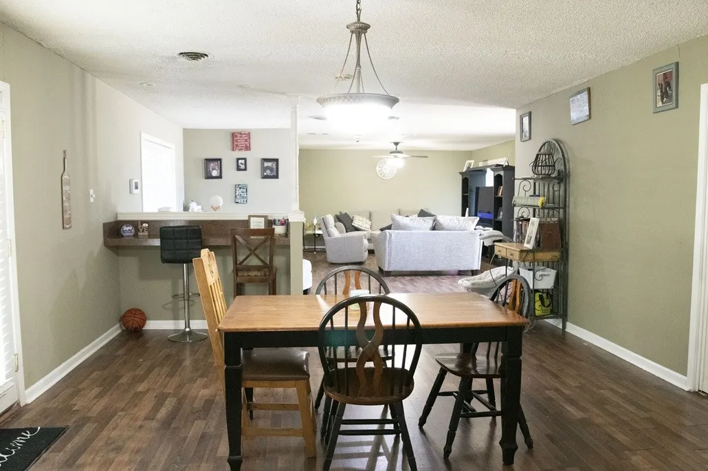 Single Family Residence For Sale in Limestone County , 214 Red Bird Lane, Mexia, Texas 76667, 3 Bedrooms, 2 Bathrooms, Garage spaces, 1,383 Sqft, built in 1969, Price $149,900, mls#21345718, Real Estate Agent in Mexia, Homes For Sale in Limestone county, Homes For Sale in Mexia, Realtor in Mexia Texas, Real Estate Brokerage Independent Realty Texas, Luminita Cordes Realtor