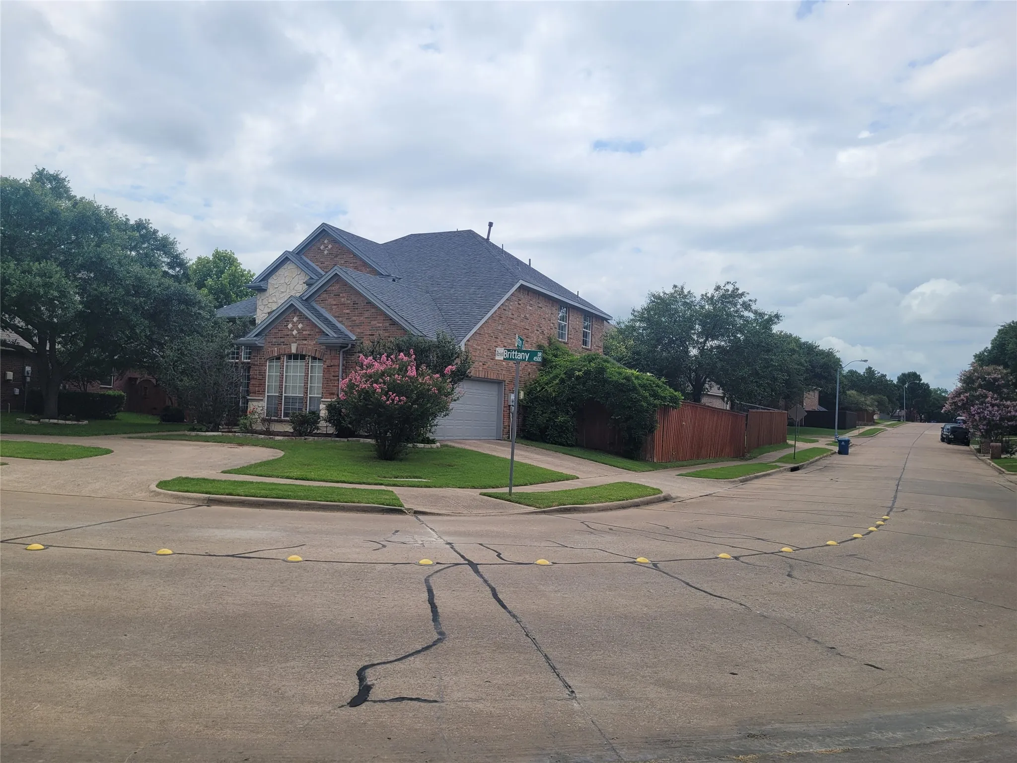 Single Family Residence For Sale in Dallas County , 4509 Brittany Drive, Rowlett, Texas 75088, 5 Bedroom, 4 Bathroom, 2 Garage spaces, 3,623 Sqft, built in 1999, mls#21348245, Real Estate Agent in Rowlett, Homes For Sale in Dallas county, Homes For Sale in Rowlett, Realtor in Rowlett Texas, Real Estate Brokerage Independent Realty Texas, Luminita Cordes Realtor